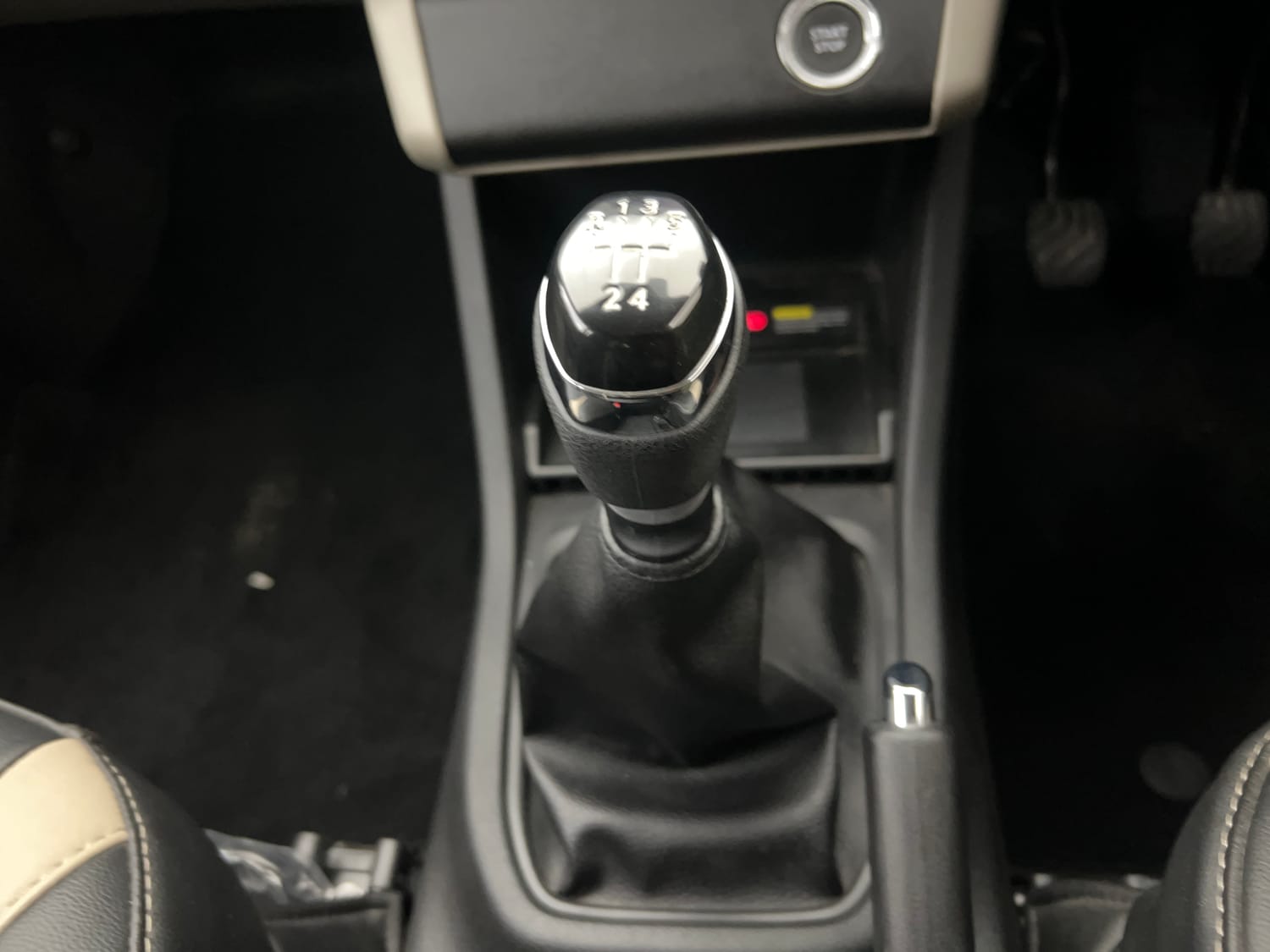 Used 2024 Renault Triber RXZ Petrol Manual interior GEAR  KNOB VIEW