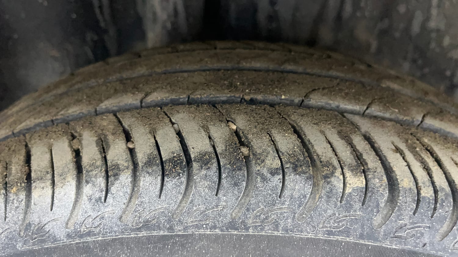 Used 2013 Ford Figo Duratec Petrol ZXI 1.2 Petrol Manual tyres RIGHT REAR TYRE TREAD VIEW