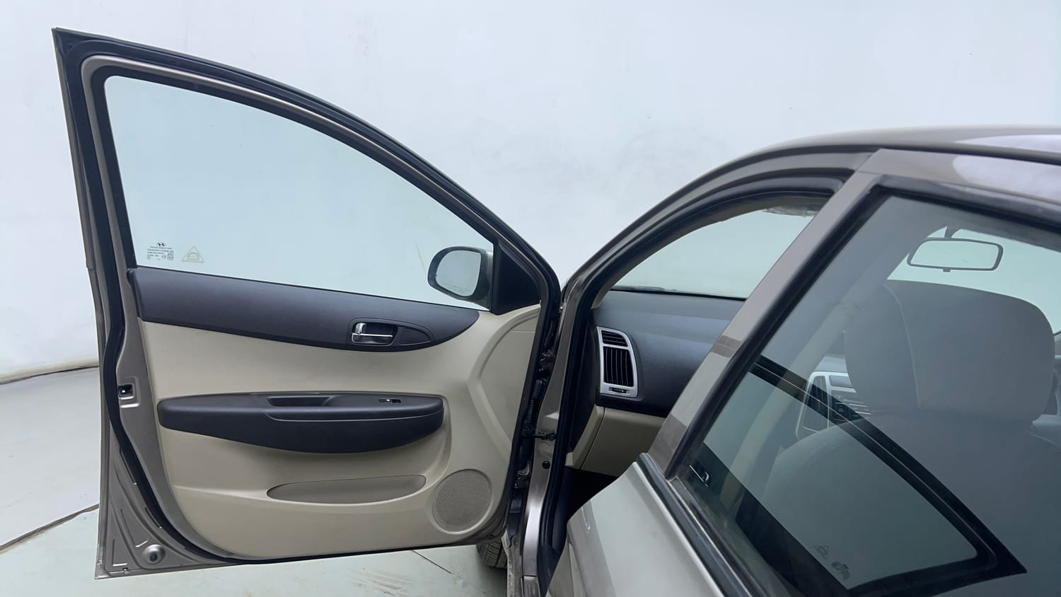 Used 2012 Hyundai i20 Magna 1.2 Petrol Manual interior LEFT FRONT DOOR OPEN VIEW