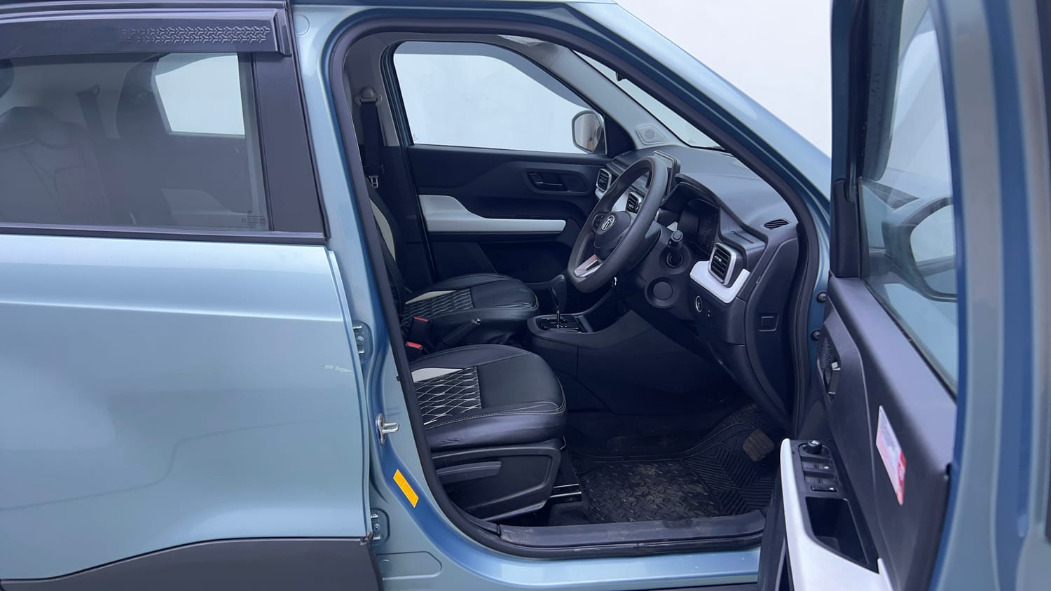 Used 2022 Tata Punch Accomplished AMT Petrol Automatic interior RIGHT SIDE FRONT DOOR CABIN VIEW