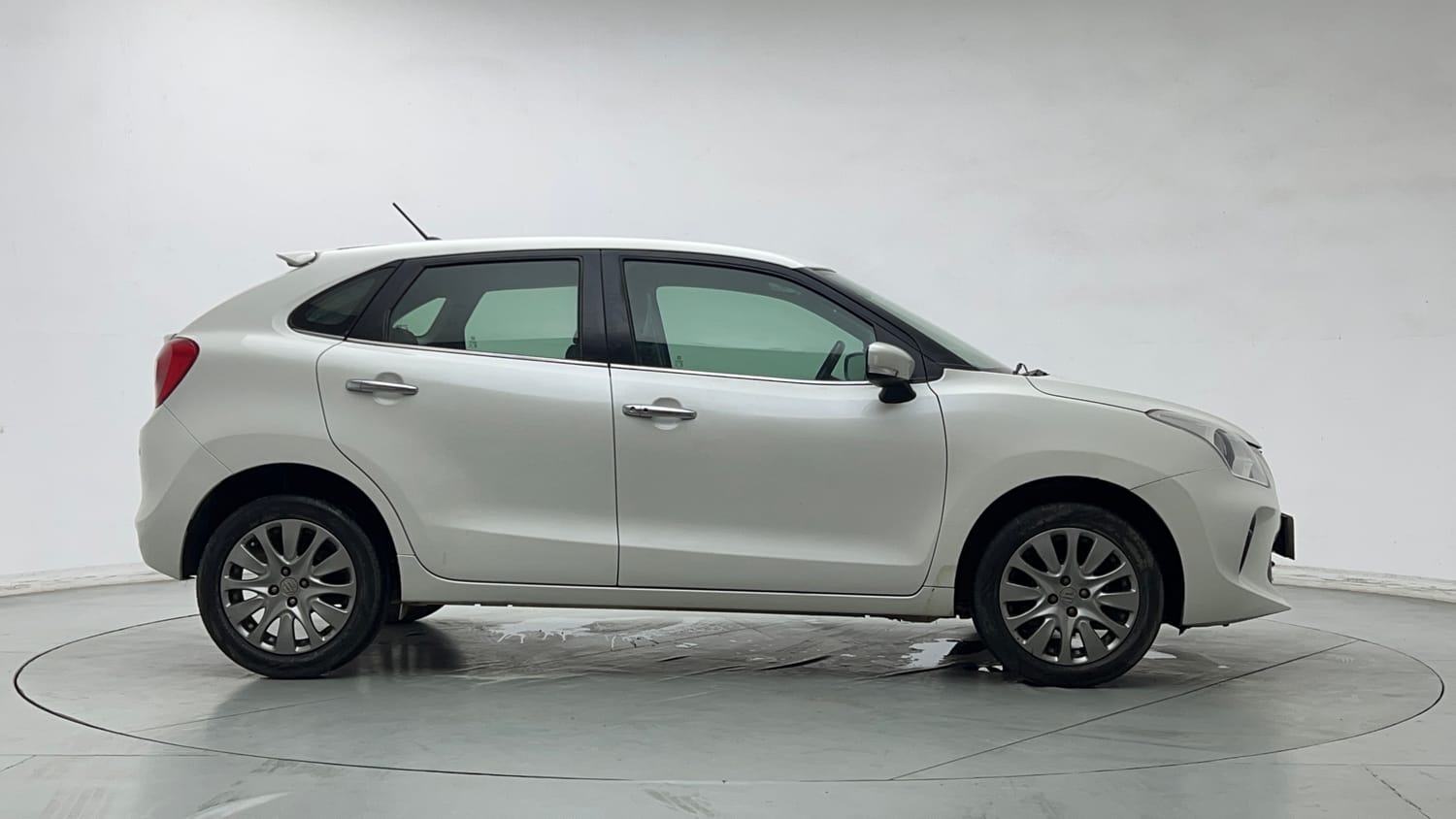 Used 2017 Maruti Suzuki Baleno Zeta 1.2 Petrol Manual exterior RIGHT SIDE VIEW
