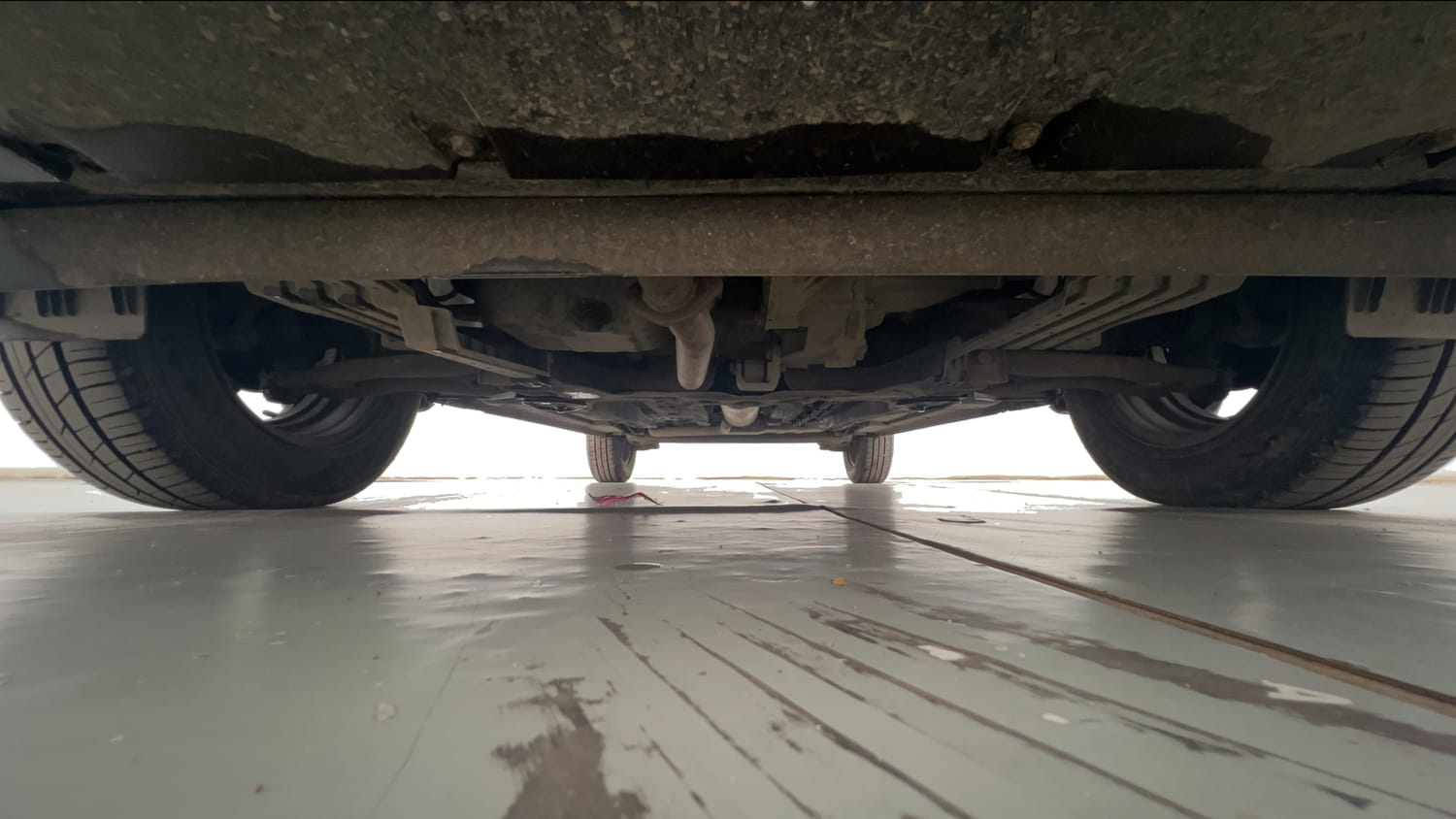 Used 2023 Tata Punch Accomplished MT Petrol Manual extra FRONT LEFT UNDERBODY VIEW