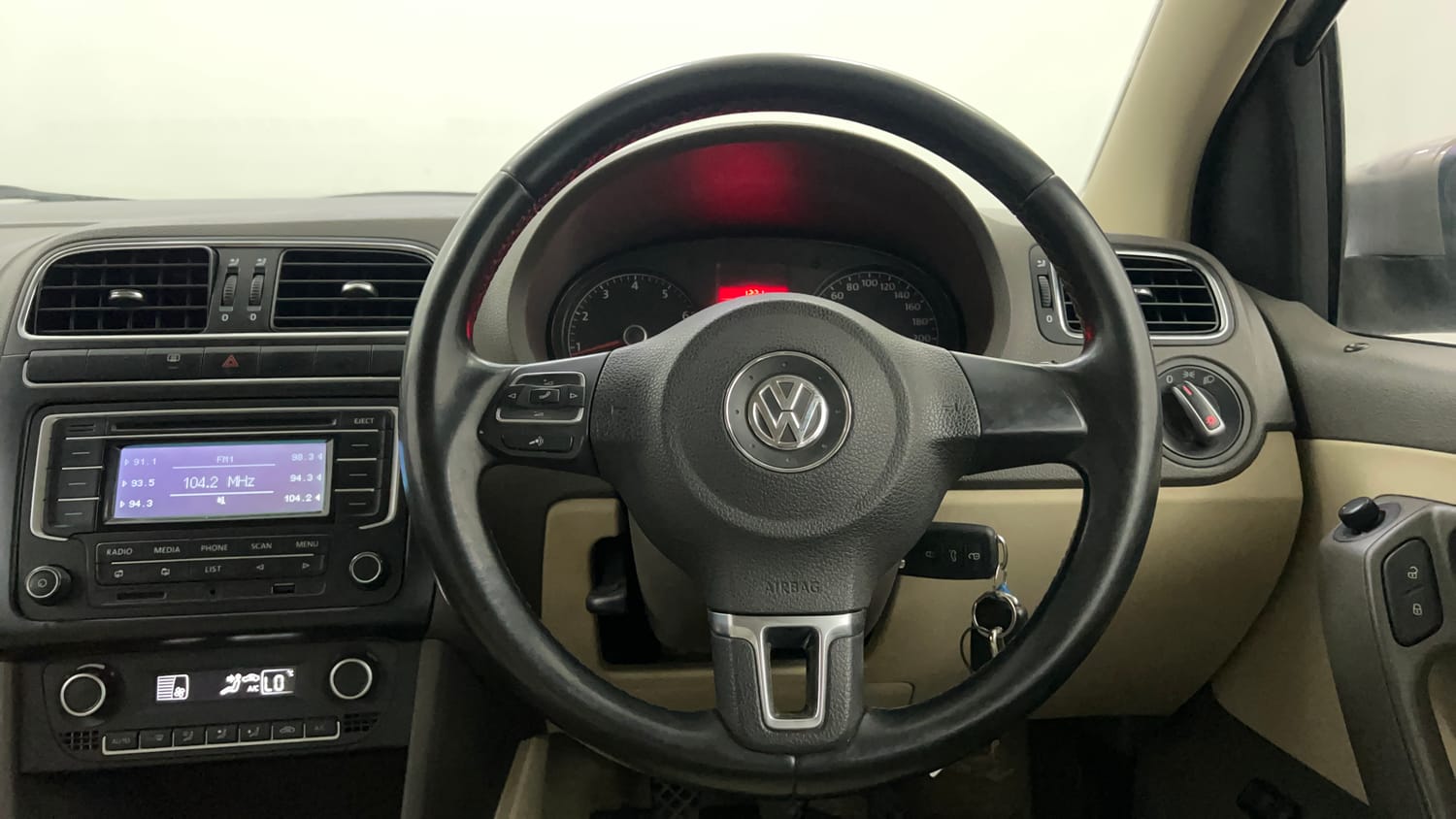 Used 2014 Volkswagen Vento Highline Petrol Petrol Manual interior STEERING VIEW