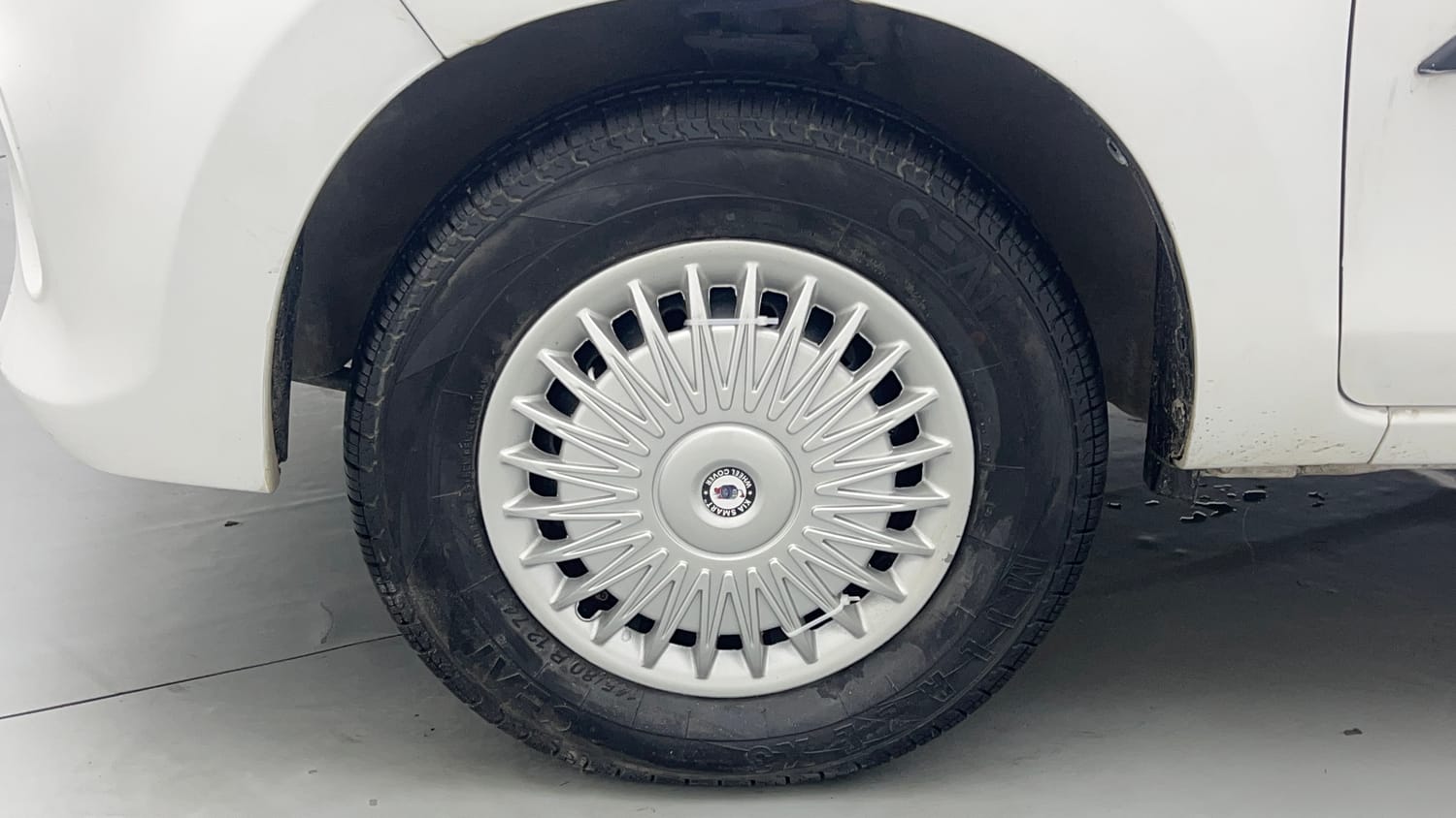 Used 2017 Maruti Suzuki Alto 800 VXi Petrol Manual tyres LEFT FRONT TYRE RIM VIEW