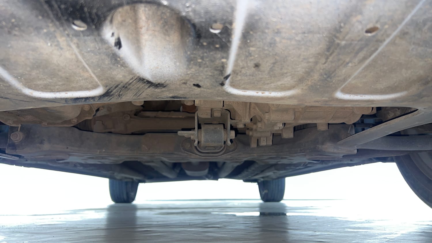 Used 2018 Hyundai Verna SX (O) 1.6 VTVT AT Petrol Automatic extra FRONT LEFT UNDERBODY VIEW