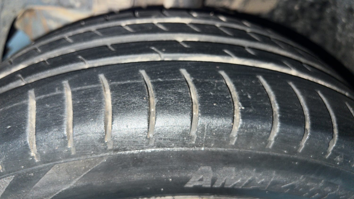 Used 2017 Tata Tiago Revotron XT Petrol Manual tyres LEFT FRONT TYRE TREAD VIEW