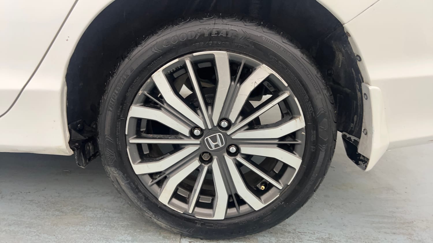 Used 2020 Honda City ZX Petrol Petrol Manual tyres LEFT REAR TYRE RIM VIEW