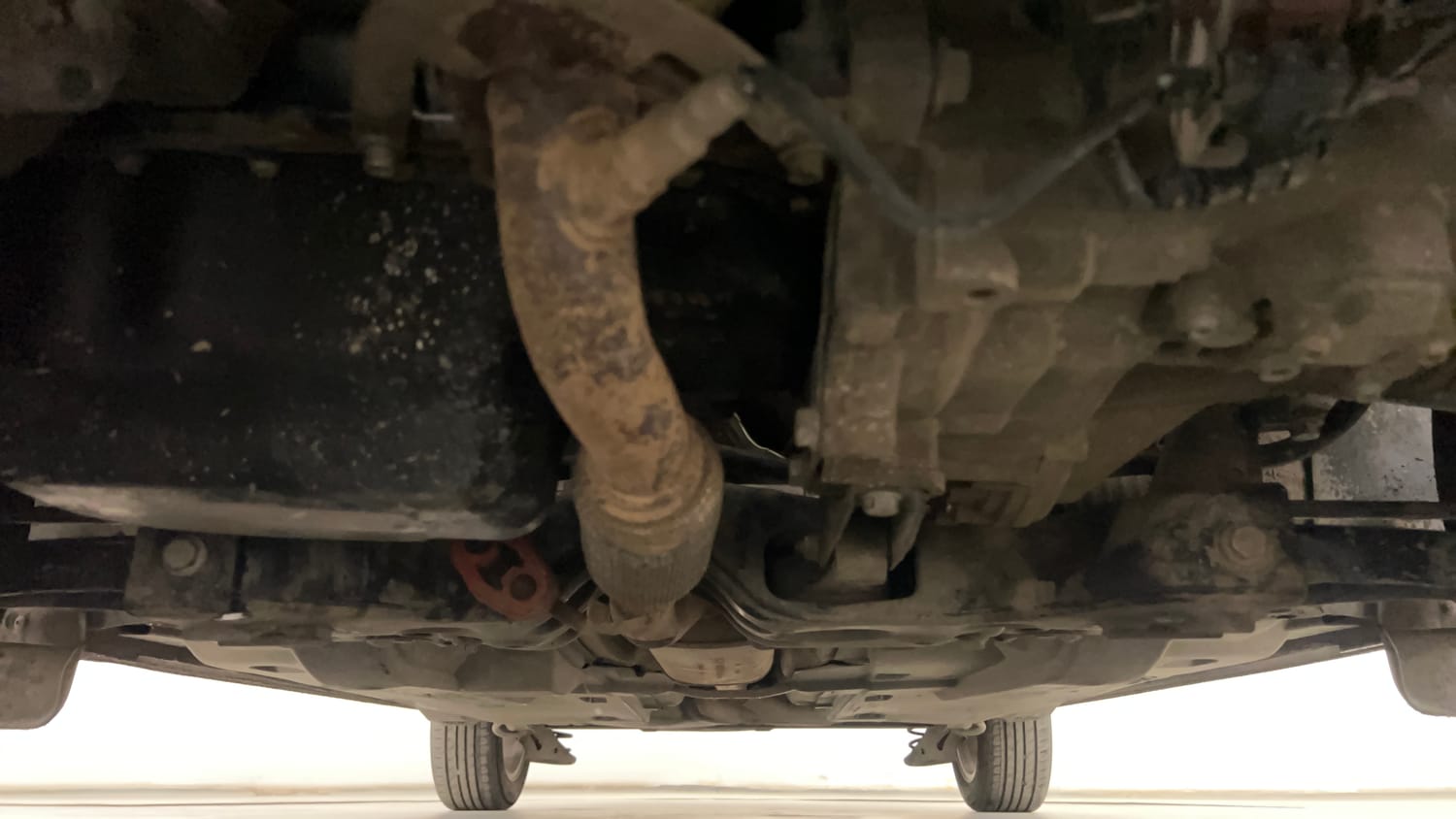 Used 2014 Volkswagen Vento Highline Petrol Petrol Manual extra FRONT LEFT UNDERBODY VIEW