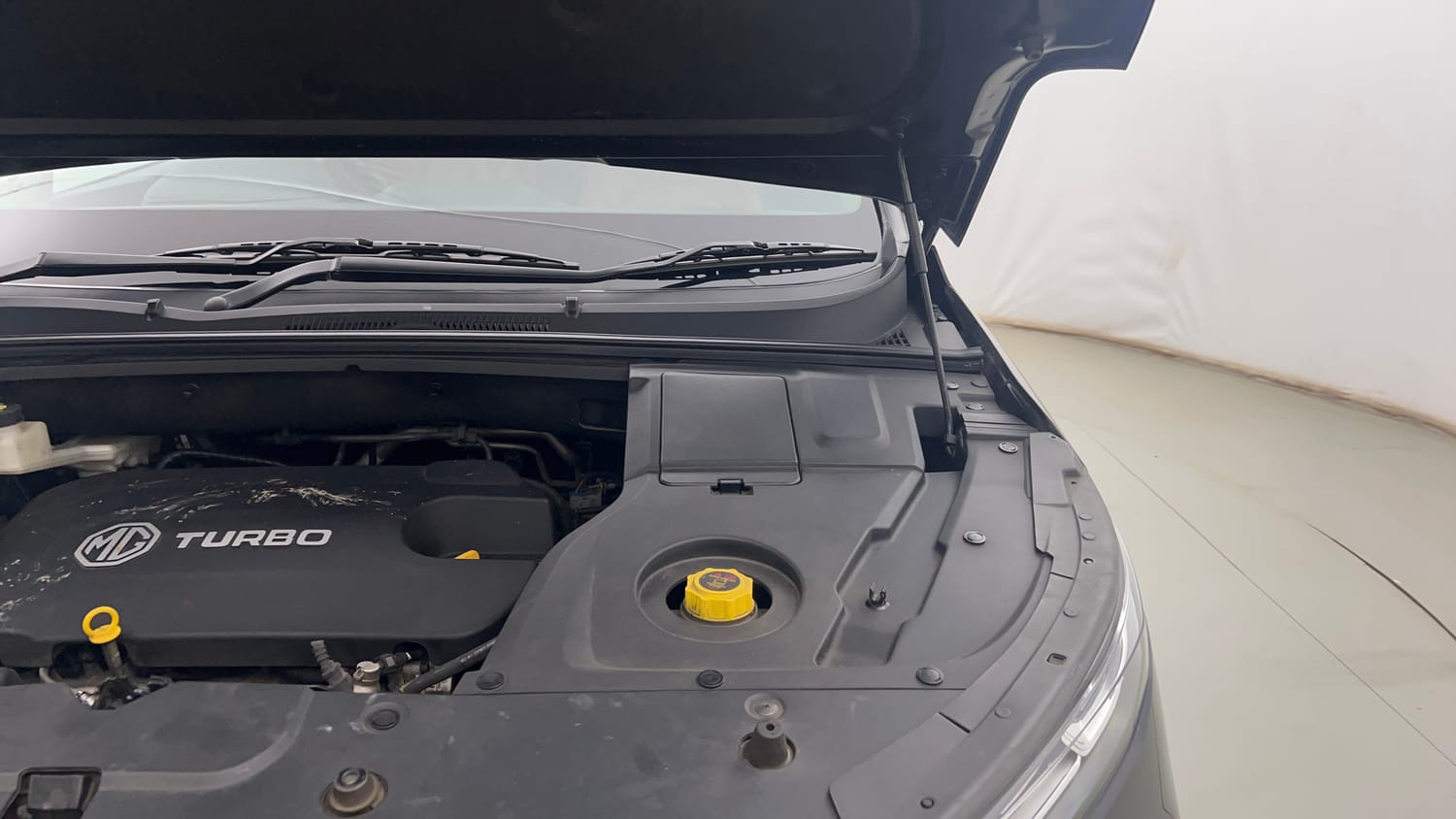 Used 2022 MG Motors Hector Plus Sharp 2.0 Diesel Turbo MT 6-STR Diesel Manual engine ENGINE LEFT SIDE HINGE & APRON VIEW