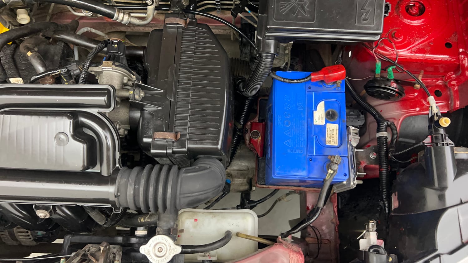Used 2019 Renault Kwid RXT (O) 1.0 SCE Edition Petrol Manual engine ENGINE LEFT SIDE VIEW
