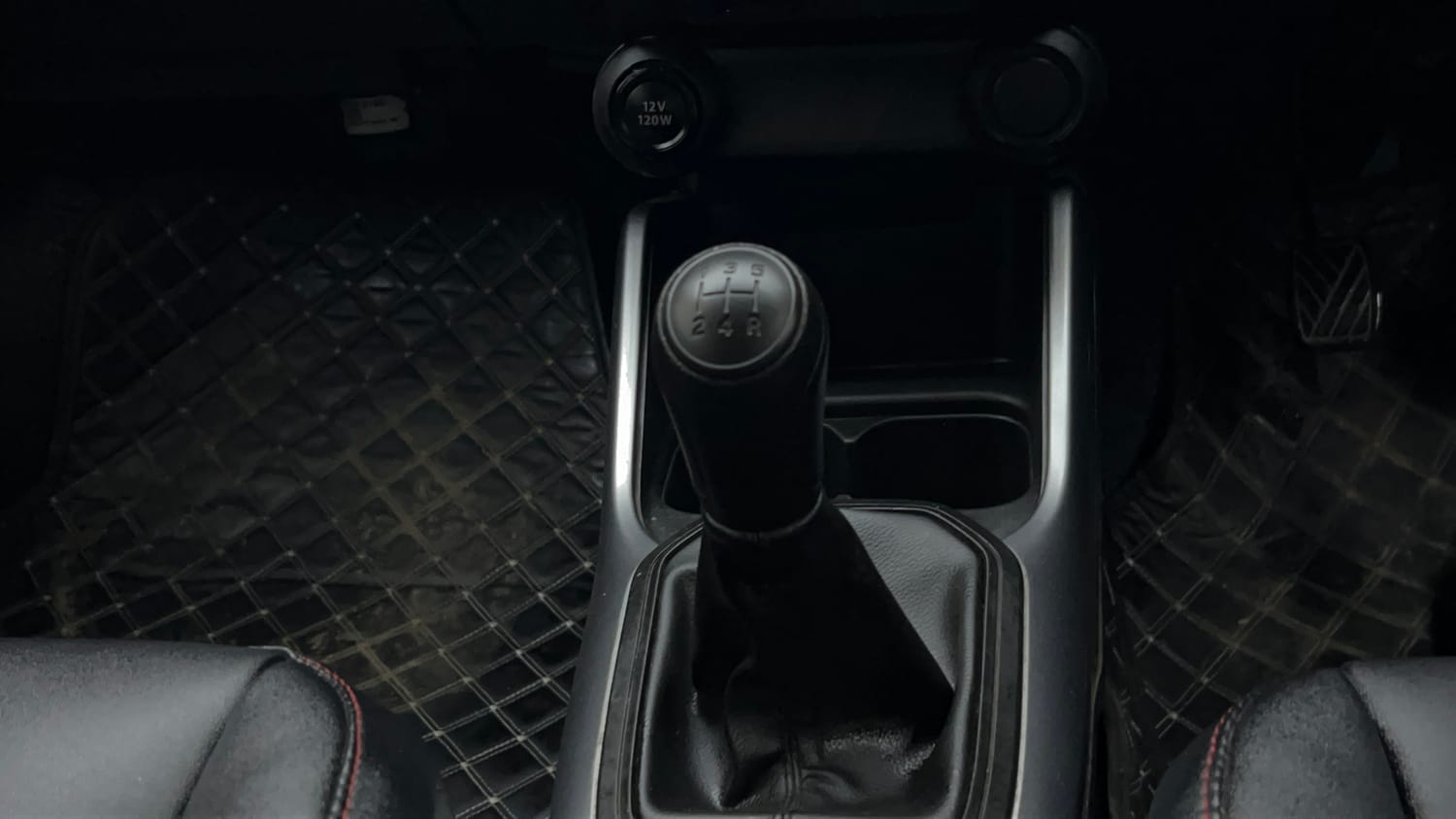 Used 2023 Maruti Suzuki Ignis Sigma 1.2 MT Petrol Manual interior GEAR  KNOB VIEW