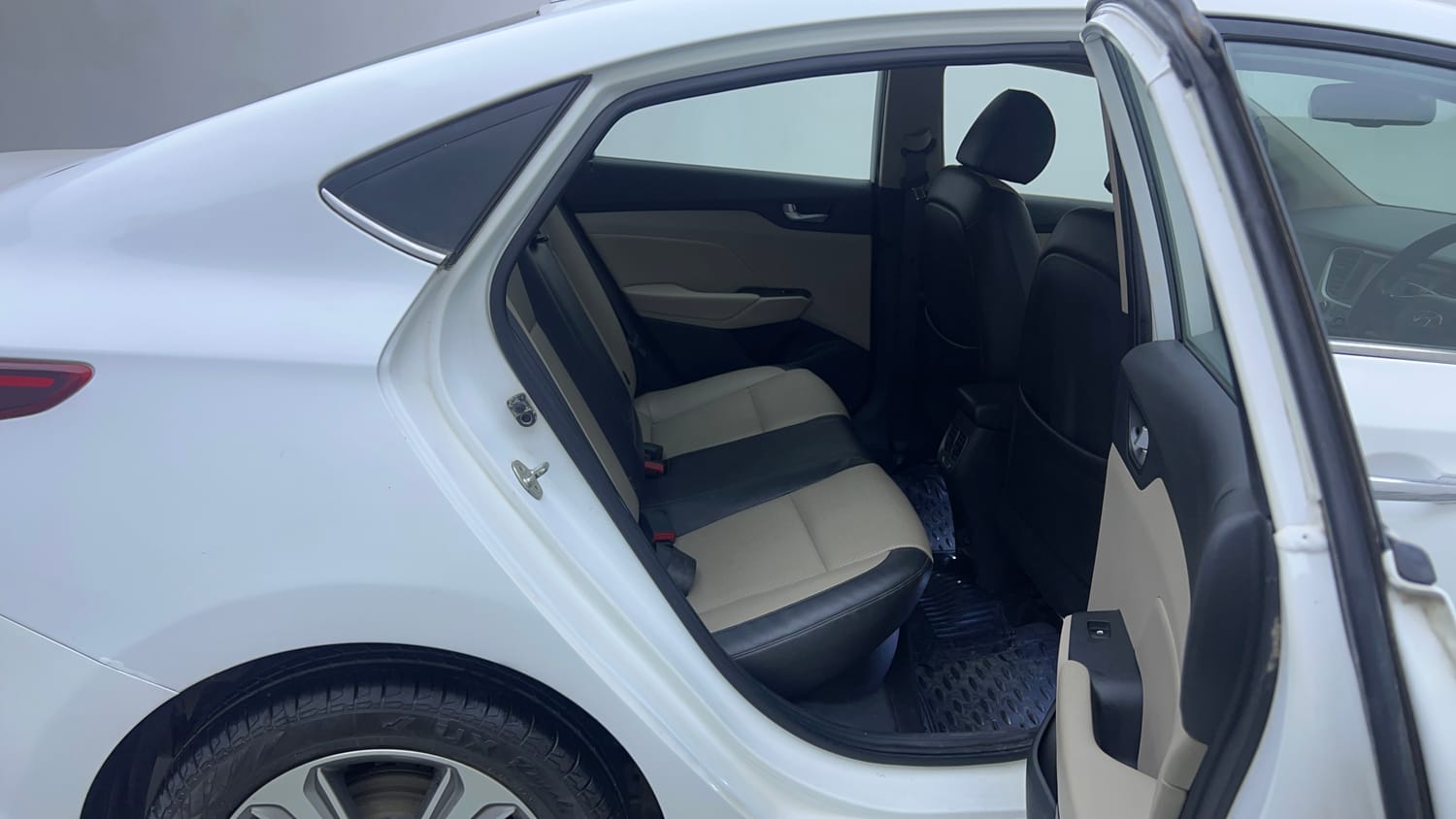 Used 2018 Hyundai Verna SX (O) 1.6 VTVT AT Petrol Automatic interior RIGHT SIDE REAR DOOR CABIN VIEW