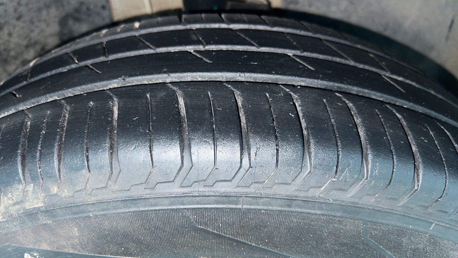Used 2024 Tata Punch Pure MT Petrol Manual tyres RIGHT FRONT TYRE TREAD VIEW