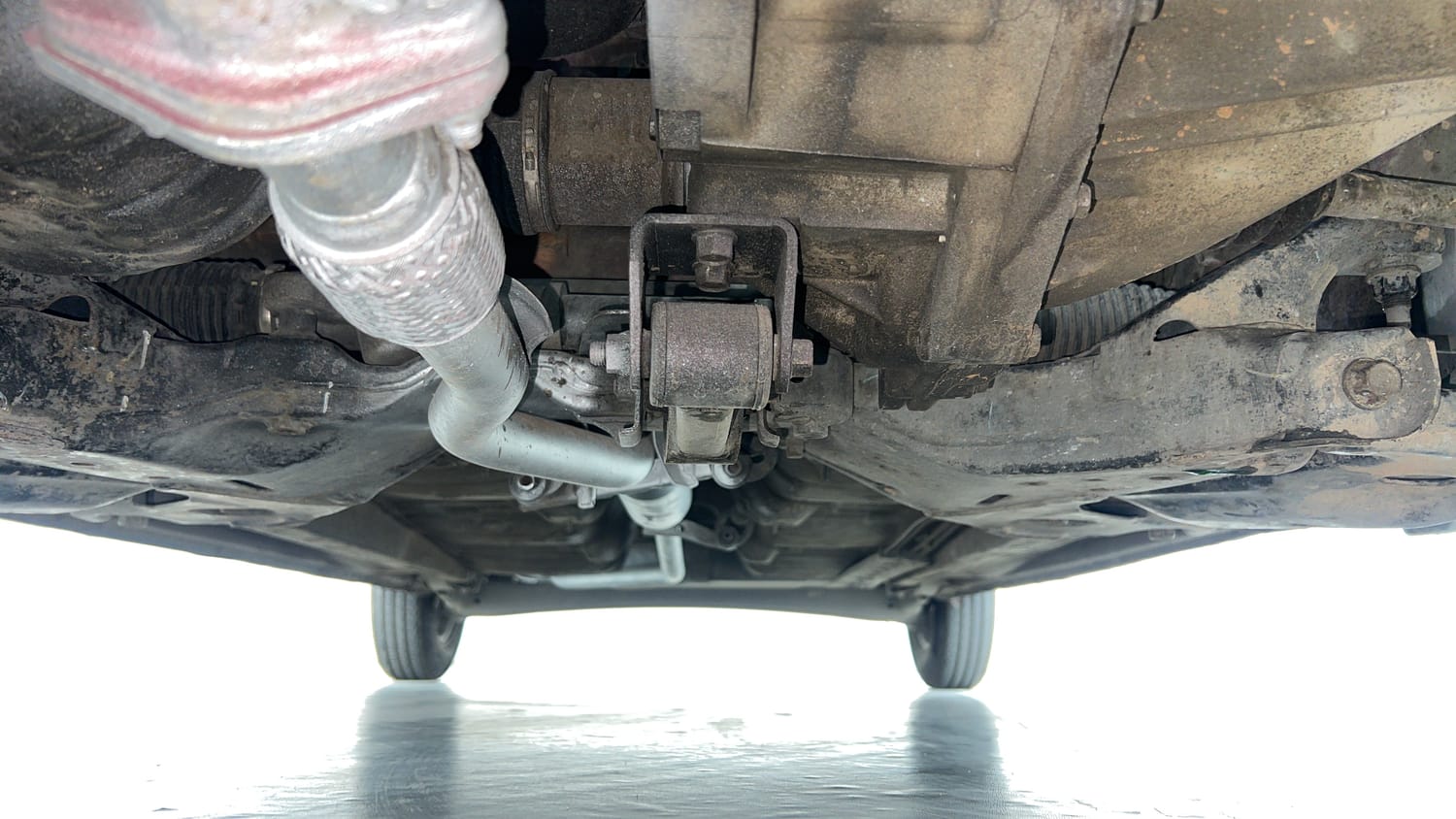 Used 2016 Hyundai i10 Magna 1.1 iRDE2 Petrol Manual extra FRONT LEFT UNDERBODY VIEW