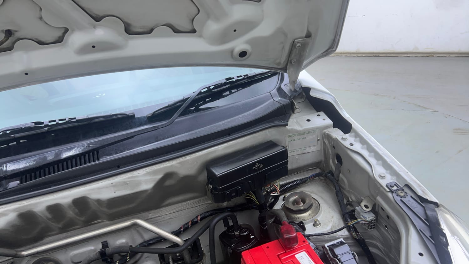 Used 2016 Maruti Suzuki Alto K10 VXi Petrol Manual engine ENGINE LEFT SIDE HINGE & APRON VIEW
