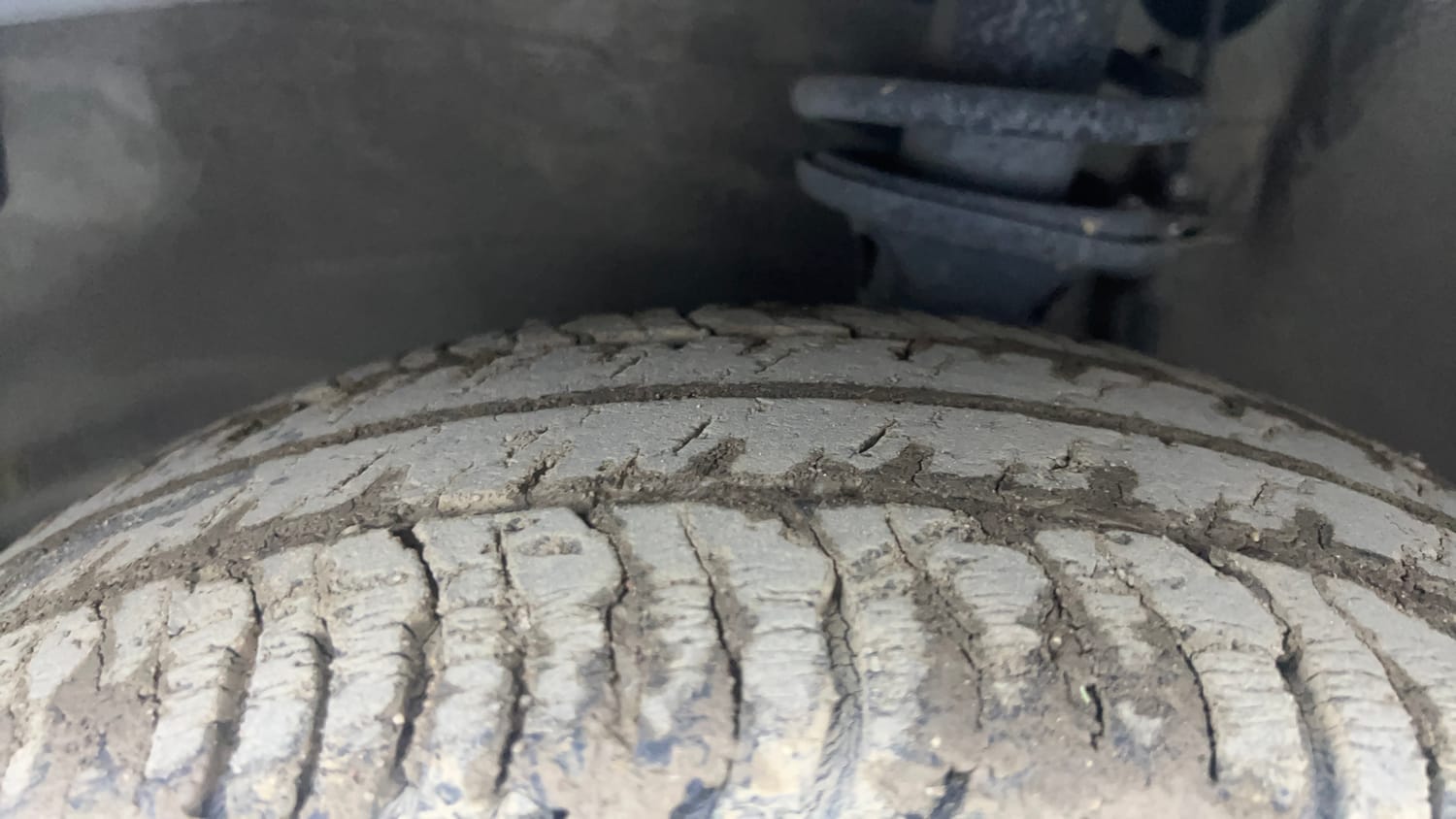Used 2016 Maruti Suzuki Alto K10 VXi Petrol Manual tyres LEFT FRONT TYRE TREAD VIEW