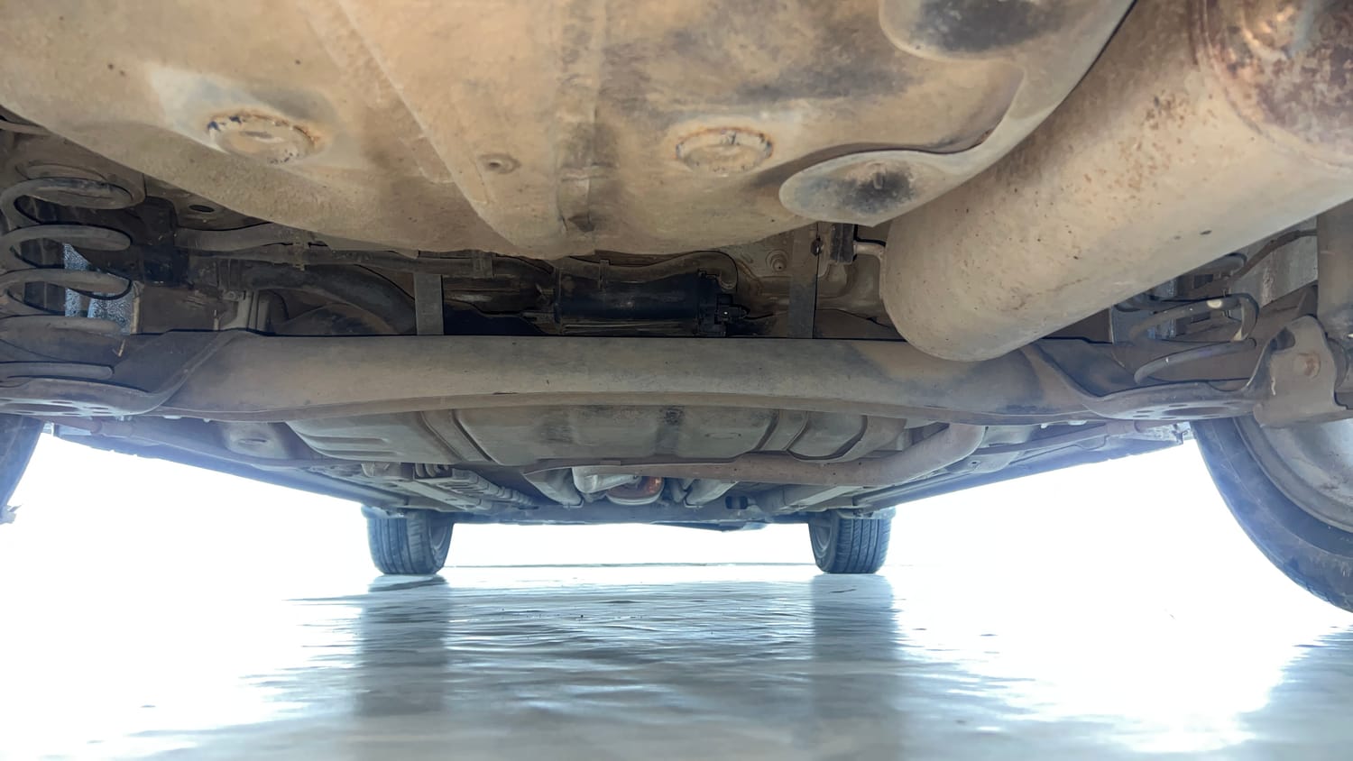 Used 2018 Hyundai Verna SX (O) 1.6 VTVT AT Petrol Automatic extra REAR UNDERBODY VIEW (TAKEN FROM REAR)