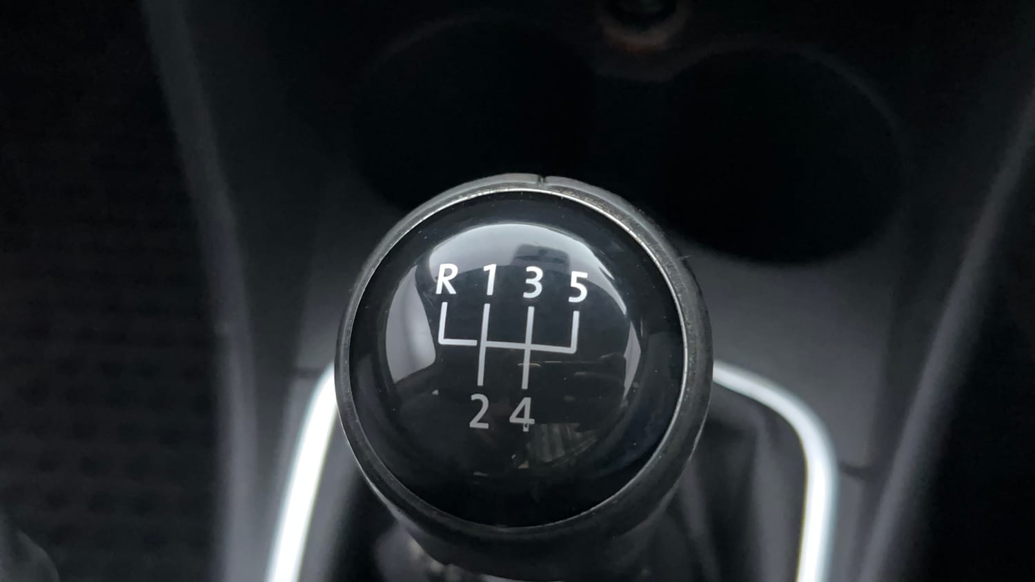 Used 2014 Volkswagen Polo Highline1.2L (P) Petrol Manual interior GEAR  KNOB VIEW