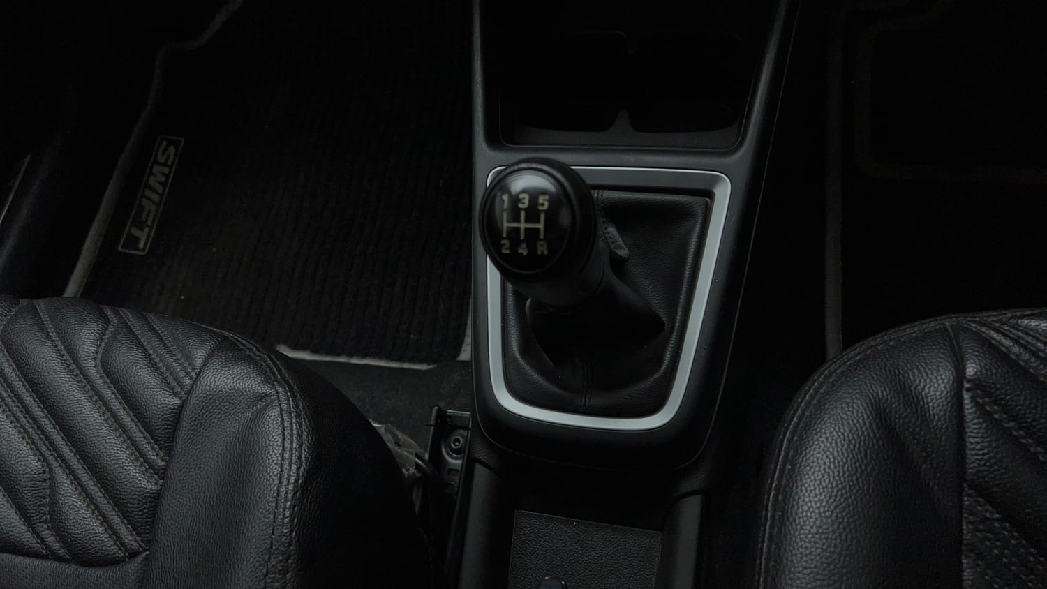 Used 2021 Maruti Suzuki Swift VXi Petrol Manual interior GEAR  KNOB VIEW