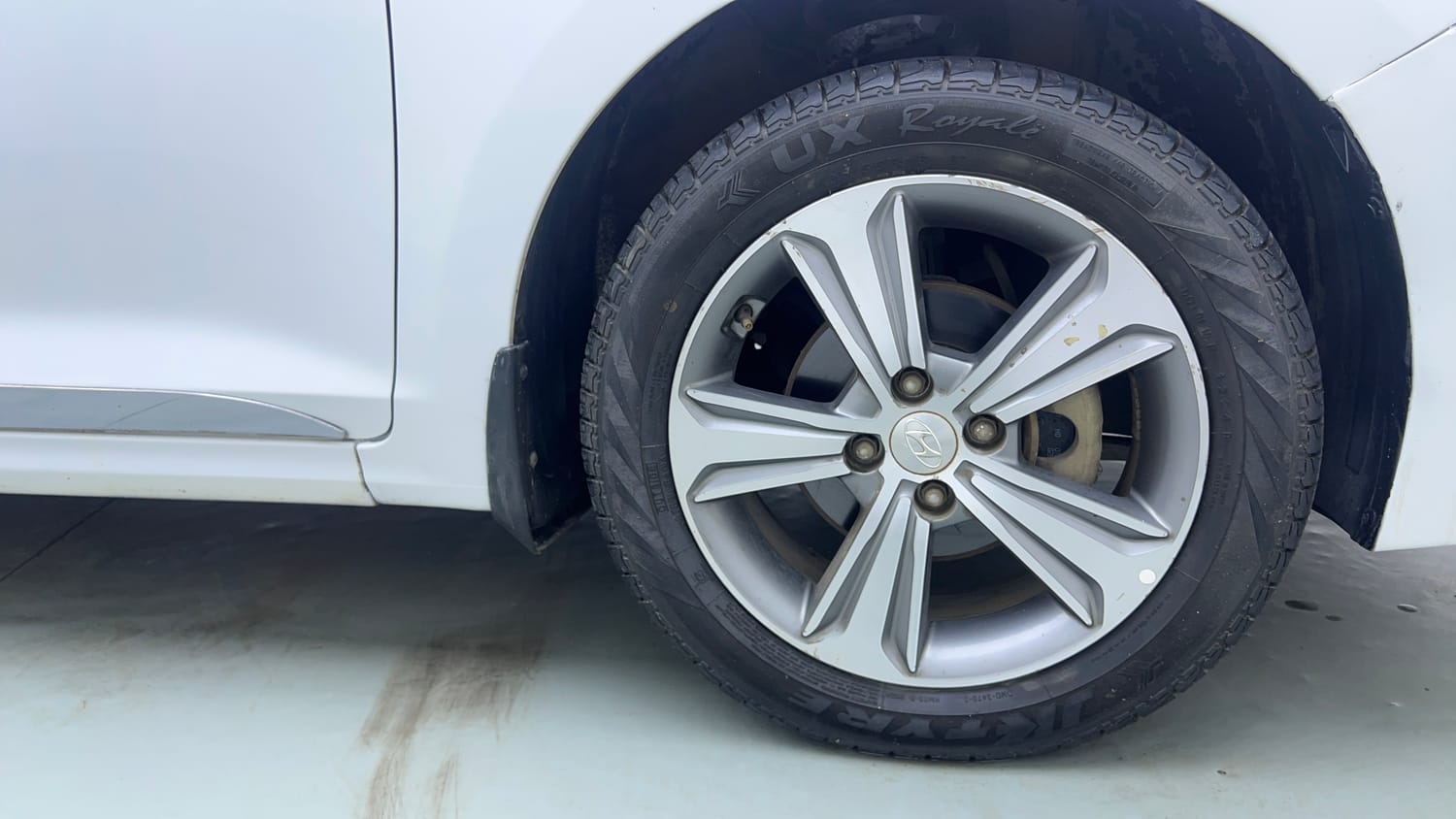 Used 2018 Hyundai Verna SX (O) 1.6 VTVT AT Petrol Automatic tyres RIGHT FRONT TYRE RIM VIEW