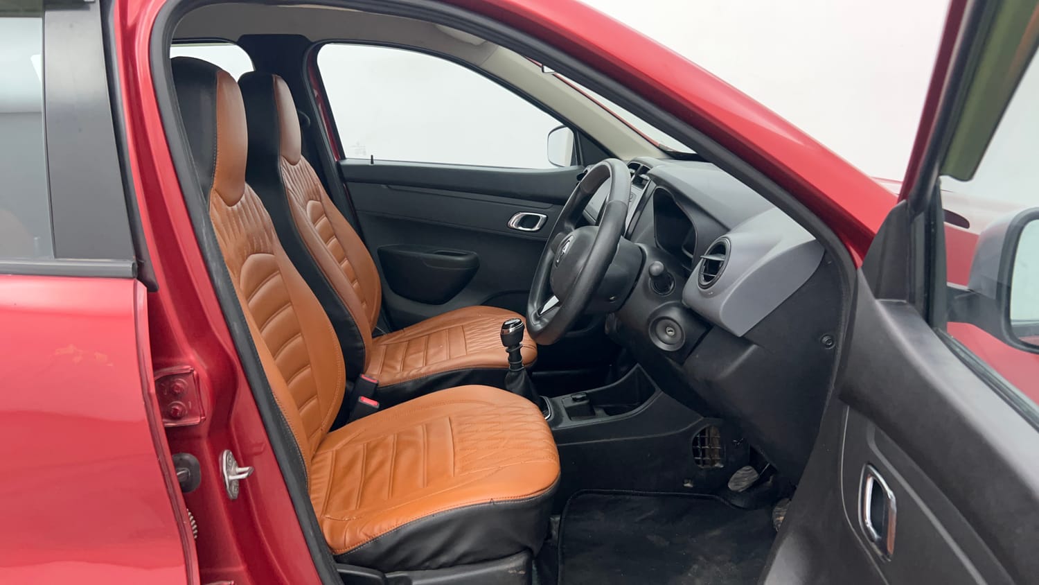 Used 2019 Renault Kwid RXT (O) 1.0 SCE Edition Petrol Manual interior RIGHT SIDE FRONT DOOR CABIN VIEW