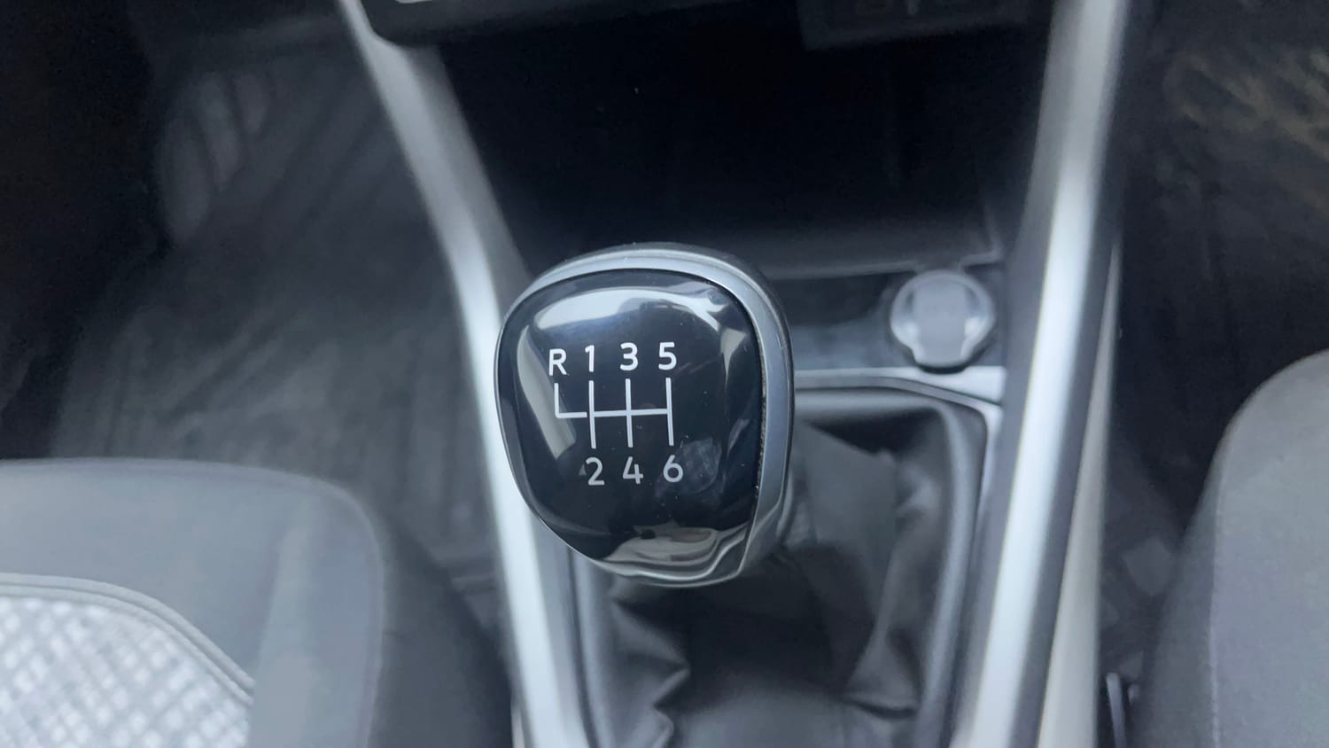 Used 2023 Volkswagen Taigun Highline 1.0 TSI MT Petrol Manual interior GEAR  KNOB VIEW