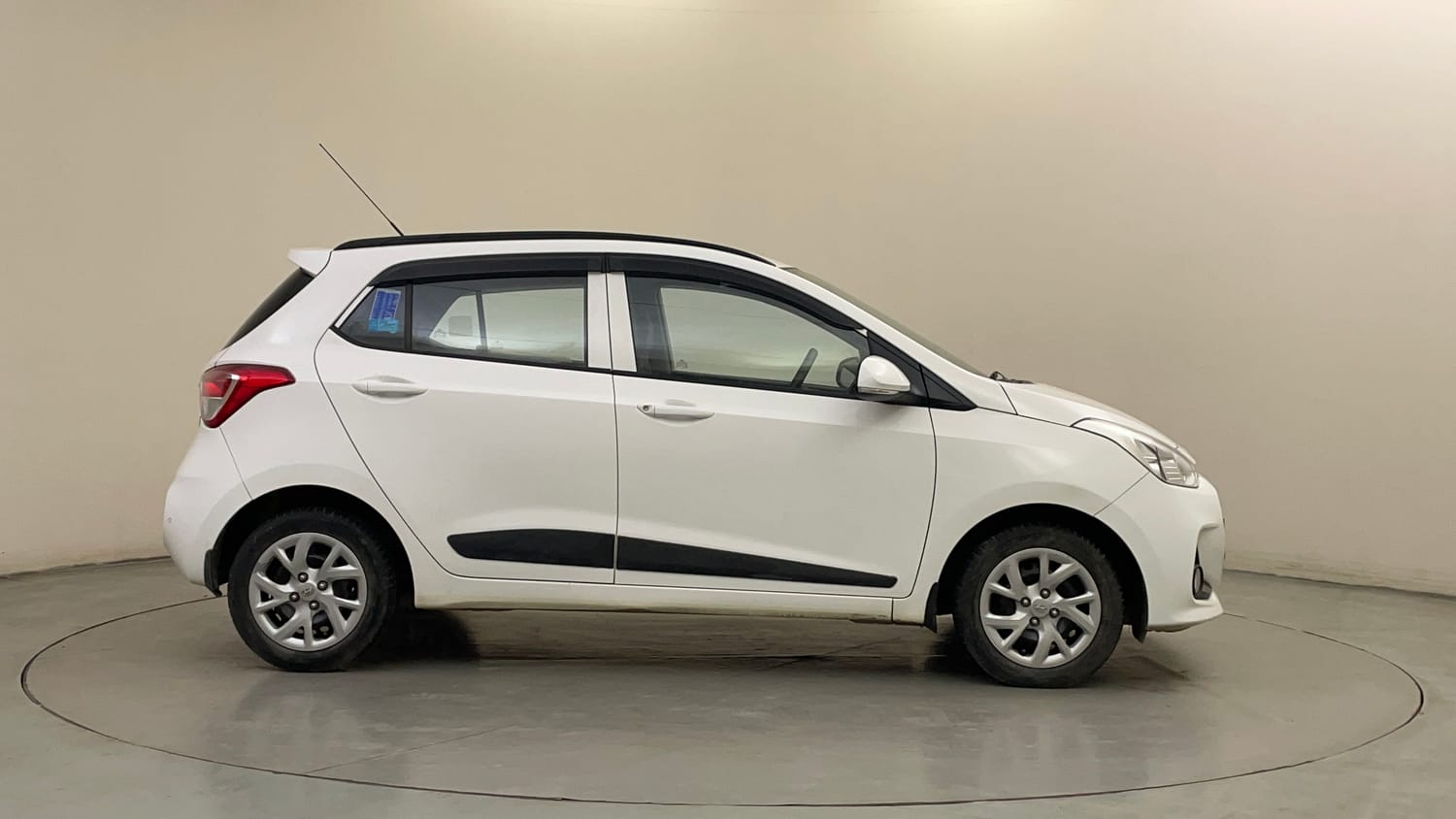 Used 2020 Hyundai Grand i10 Sportz 1.2 Kappa VTVT Petrol Manual exterior RIGHT SIDE VIEW