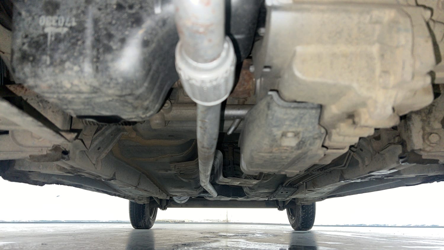 Used 2017 Hyundai Eon Era + AirBag Petrol Manual extra FRONT LEFT UNDERBODY VIEW