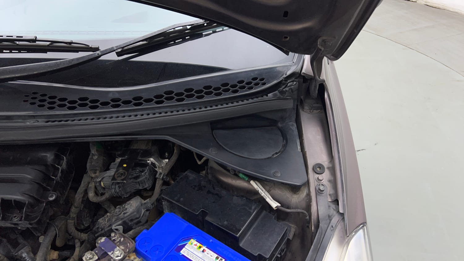 Used 2017 Tata Tiago Revotron XT Petrol Manual engine ENGINE LEFT SIDE HINGE & APRON VIEW
