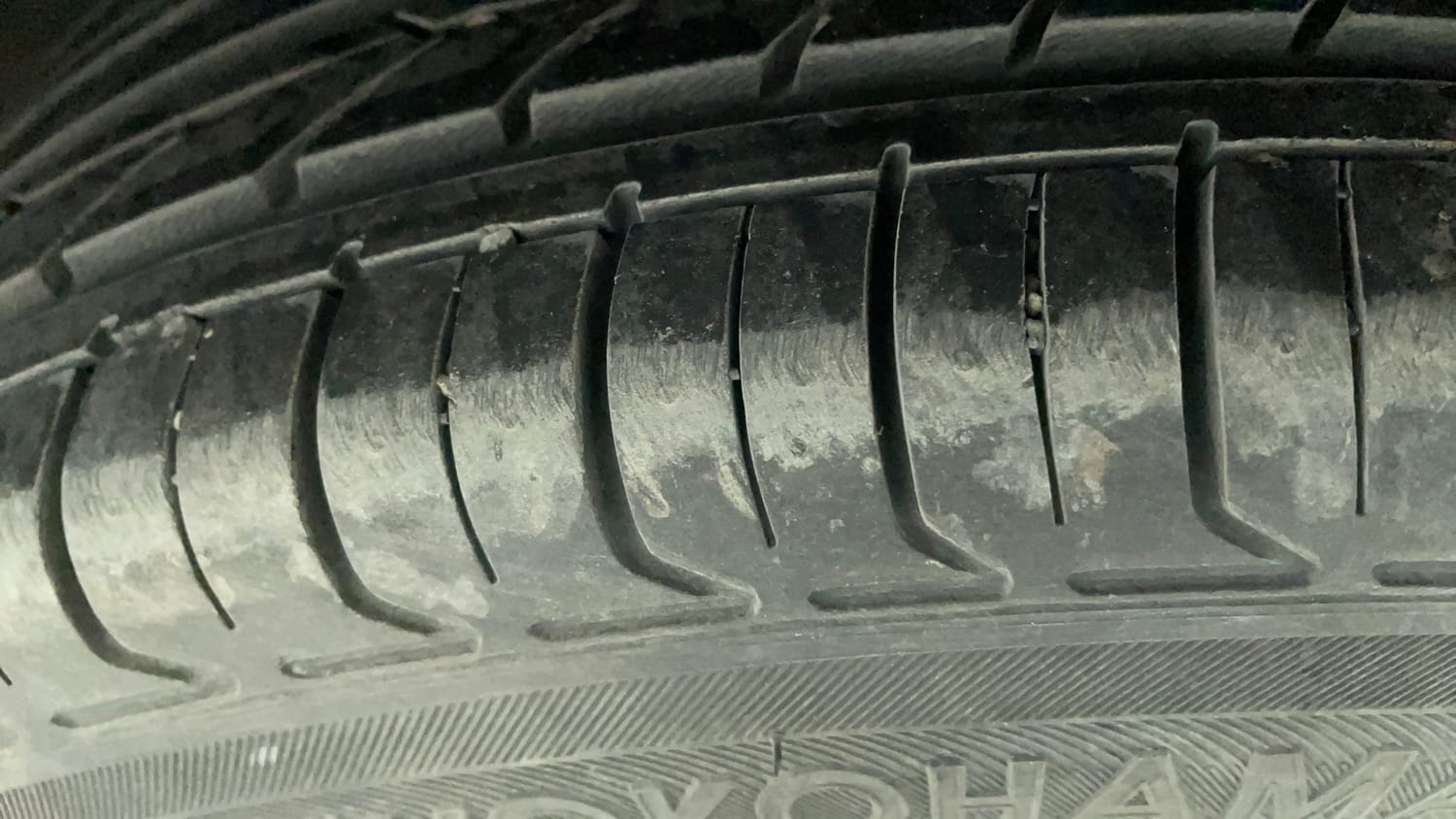 Used 2017 Volkswagen Ameo Highline1.2L (P) Petrol Manual tyres LEFT FRONT TYRE TREAD VIEW
