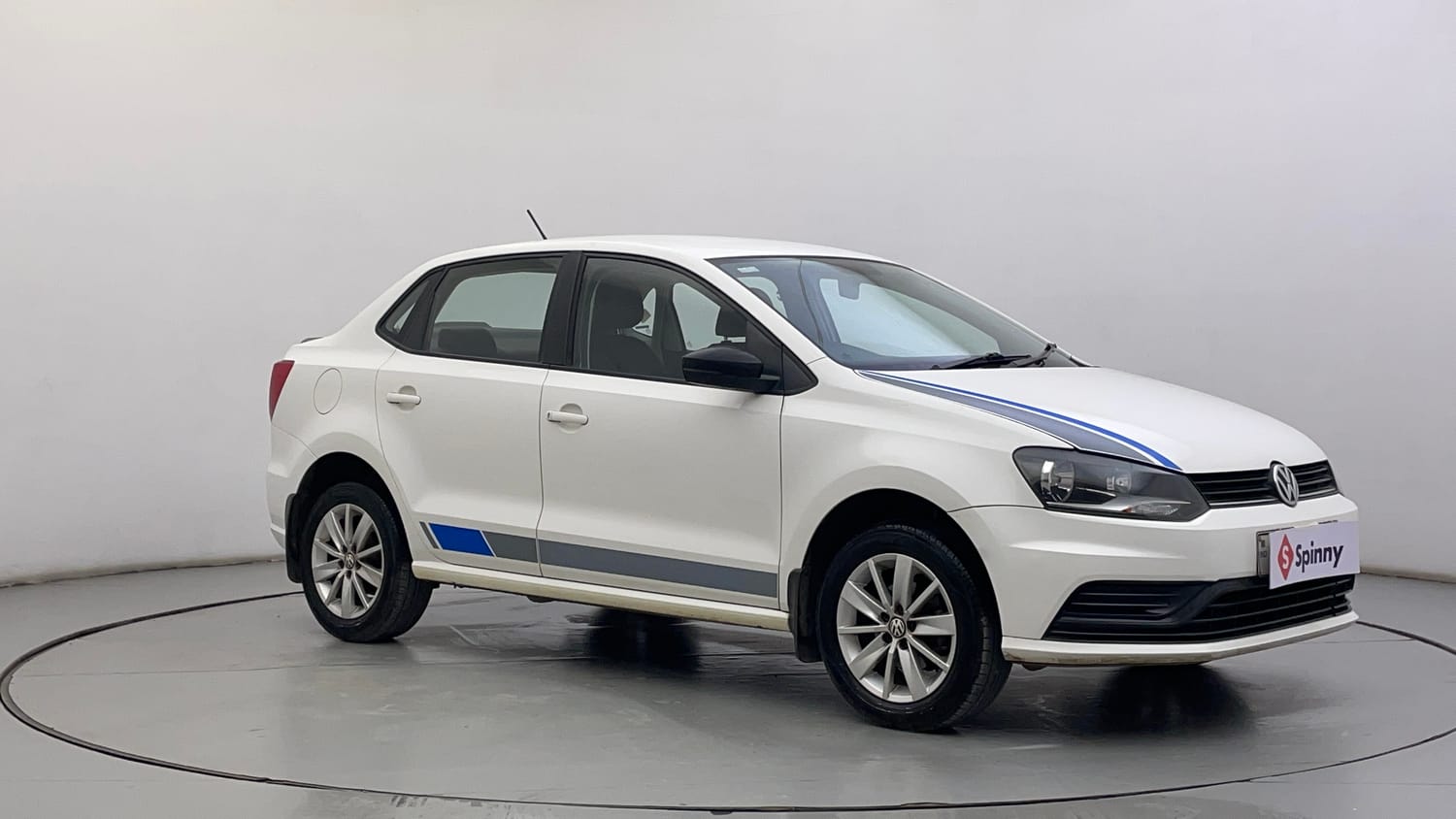 Used 2017 Volkswagen Ameo Comfortline 1.2L (P) Petrol Manual exterior RIGHT FRONT CORNER VIEW