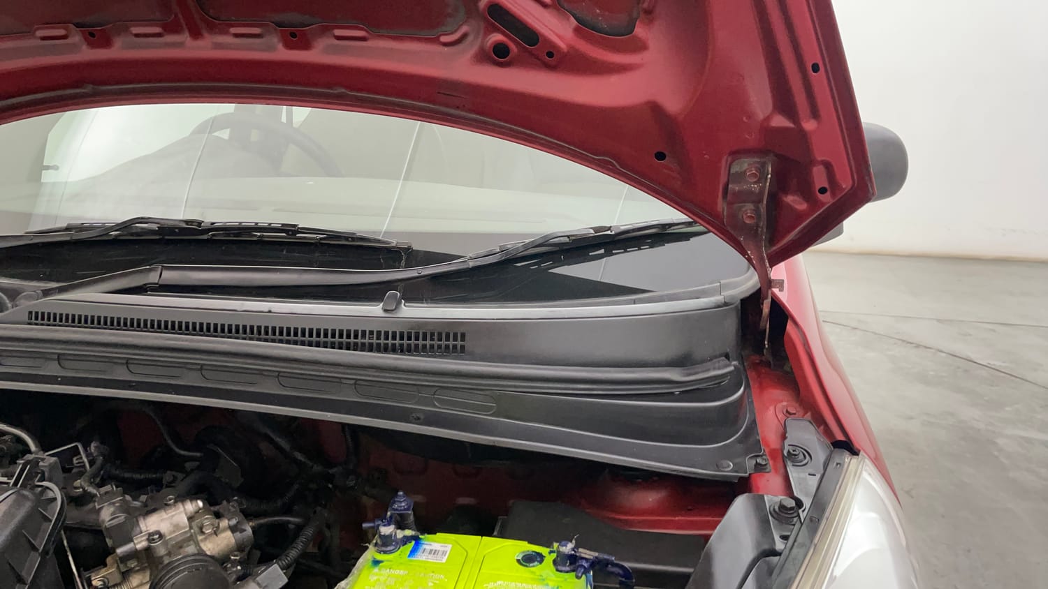 Used 2012 Hyundai i10 Era 1.1 iRDE2 Petrol Manual engine ENGINE LEFT SIDE HINGE & APRON VIEW