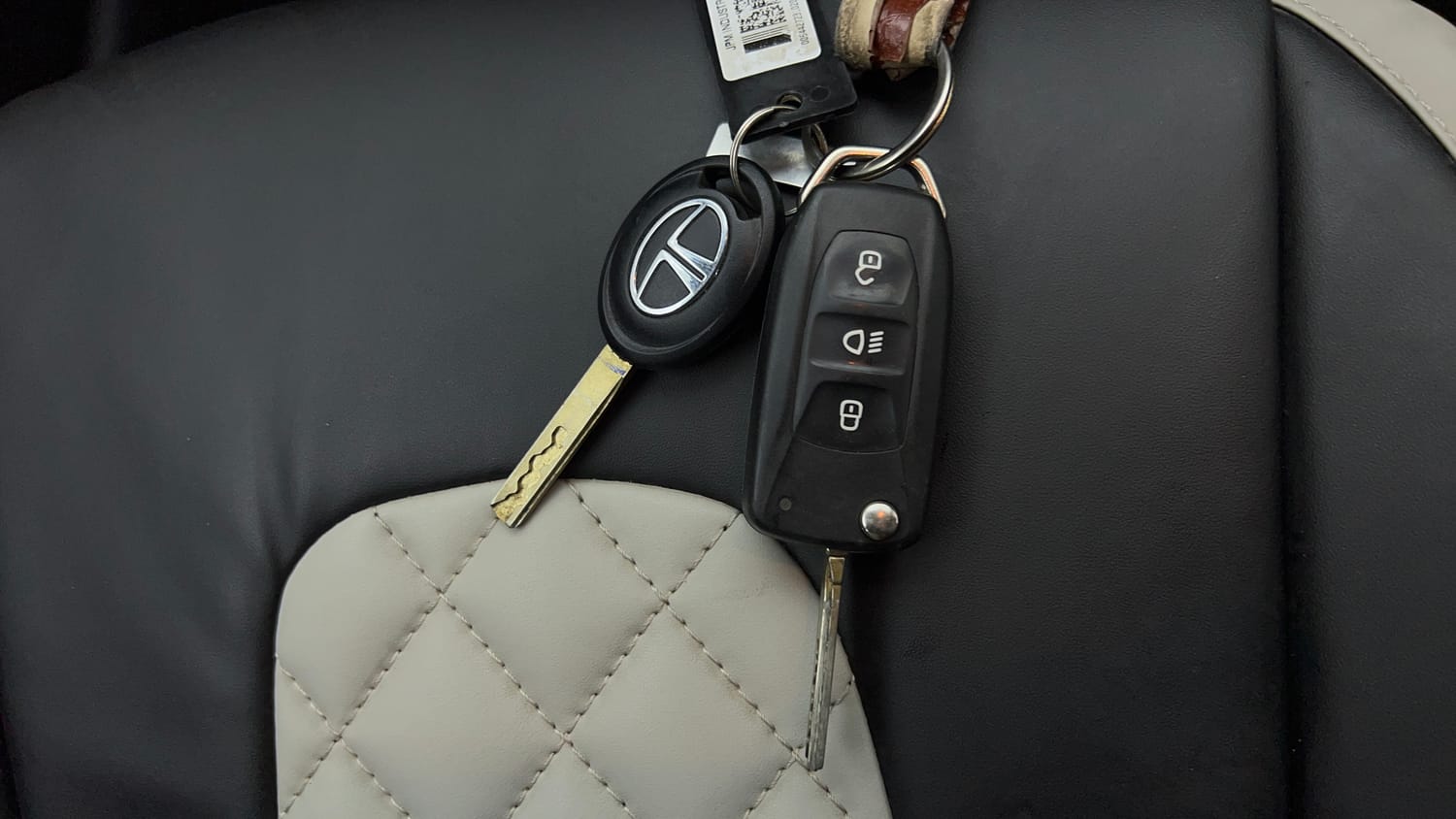 Used 2022 Tata Altroz XE Petrol Petrol Manual extra CAR KEY VIEW
