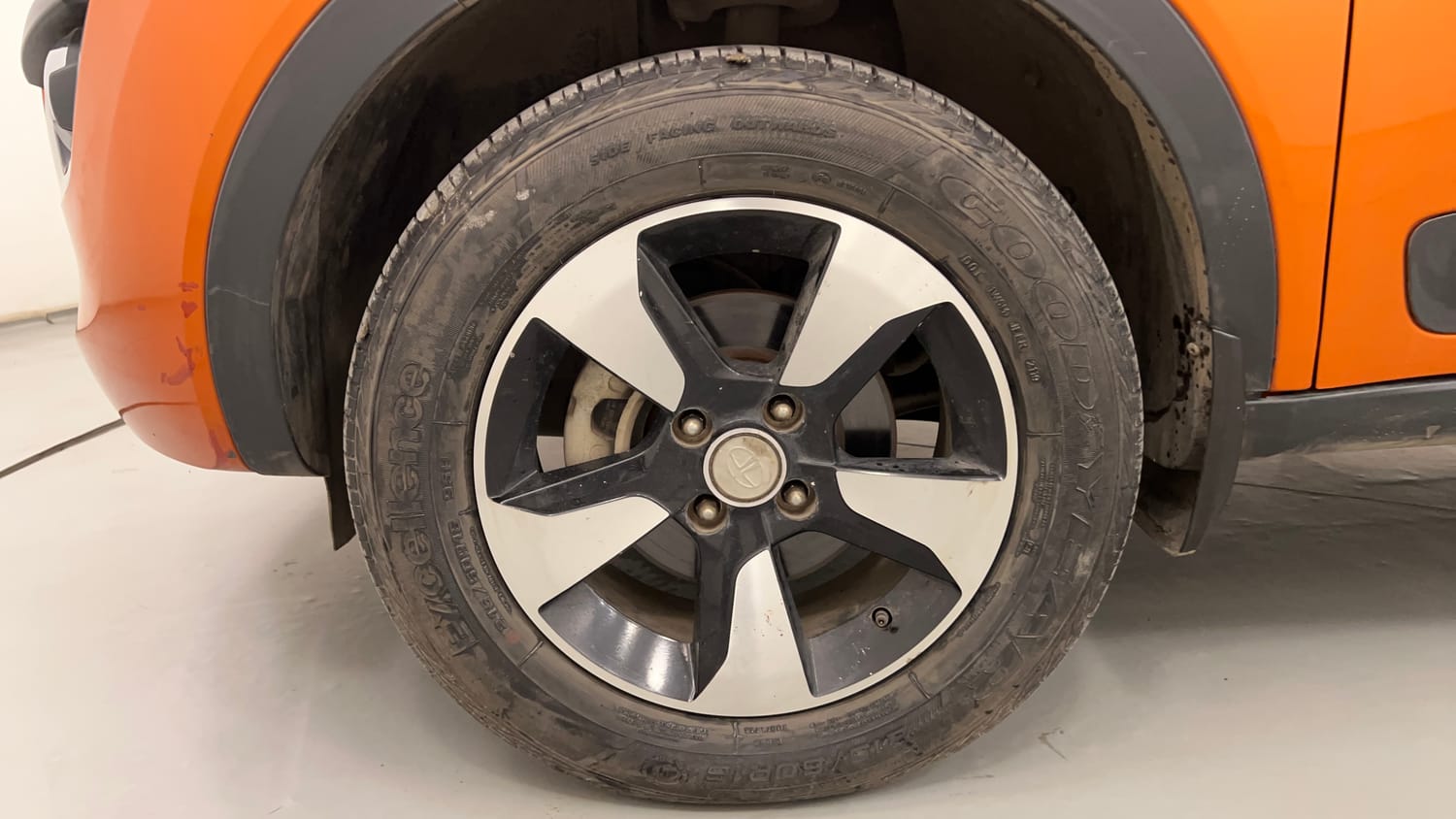 Used 2019 Tata Nexon XZA Plus Petrol Dual Tone Petrol Automatic tyres LEFT FRONT TYRE RIM VIEW