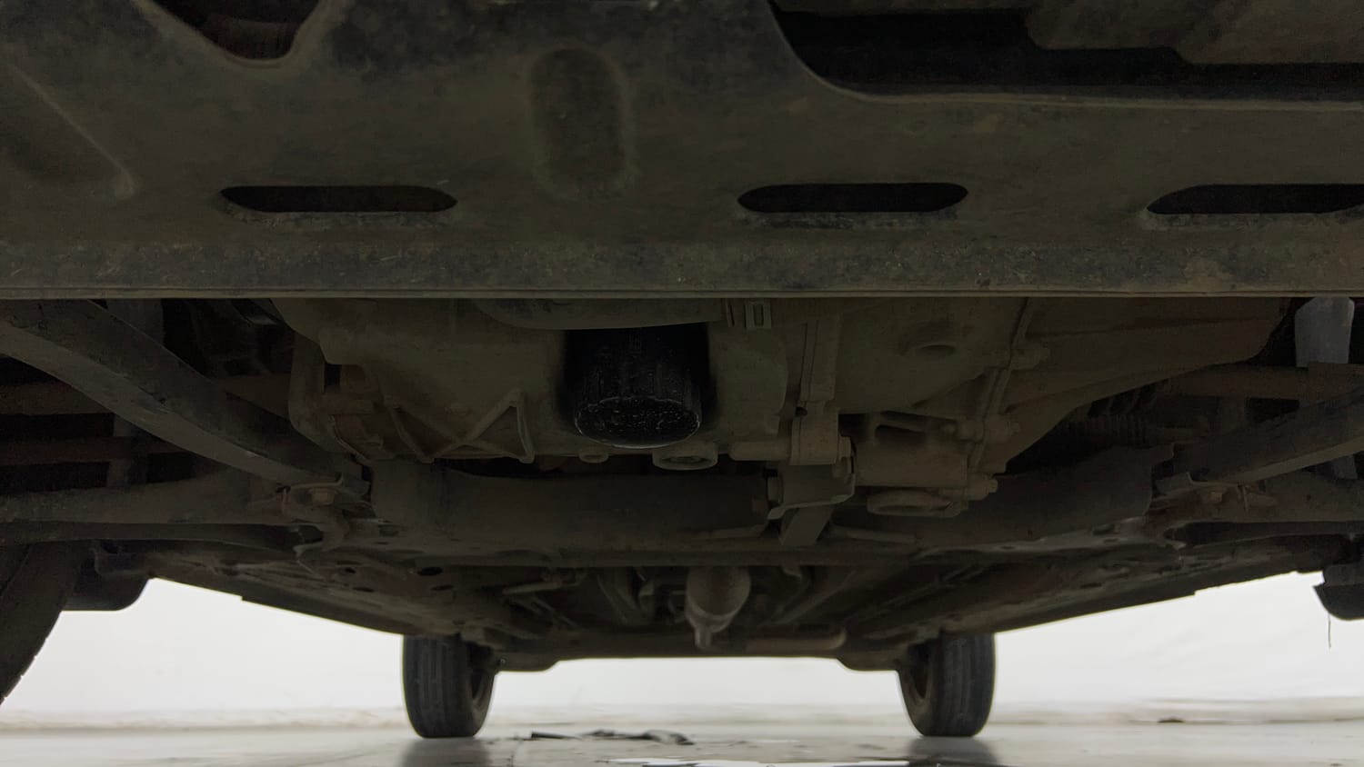 Used 2023 Nissan Magnite Geza Edition Petrol Manual extra FRONT LEFT UNDERBODY VIEW