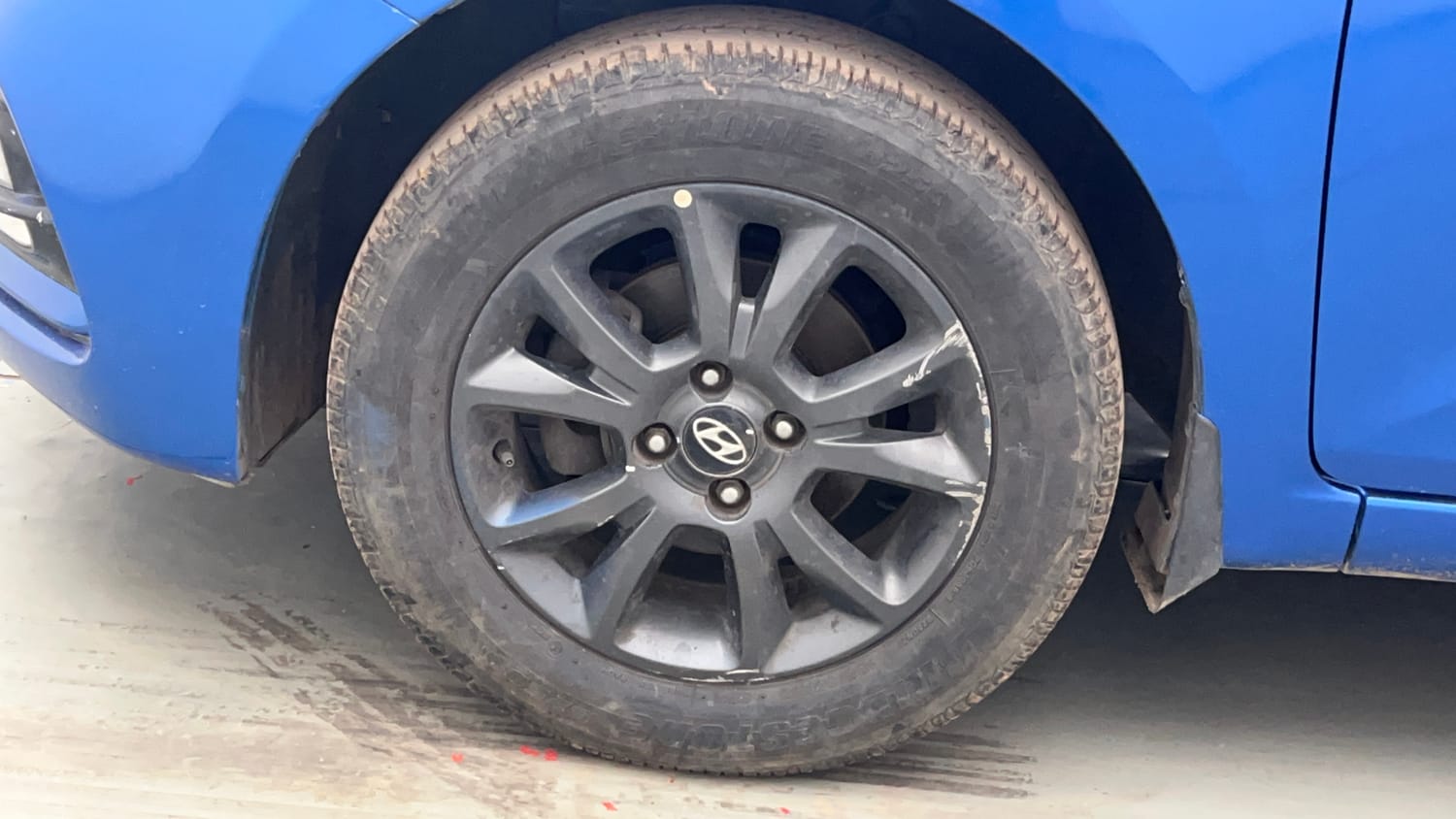 Used 2020 Hyundai Elite i20 Sportz Plus 1.2 Petrol Manual tyres LEFT FRONT TYRE RIM VIEW