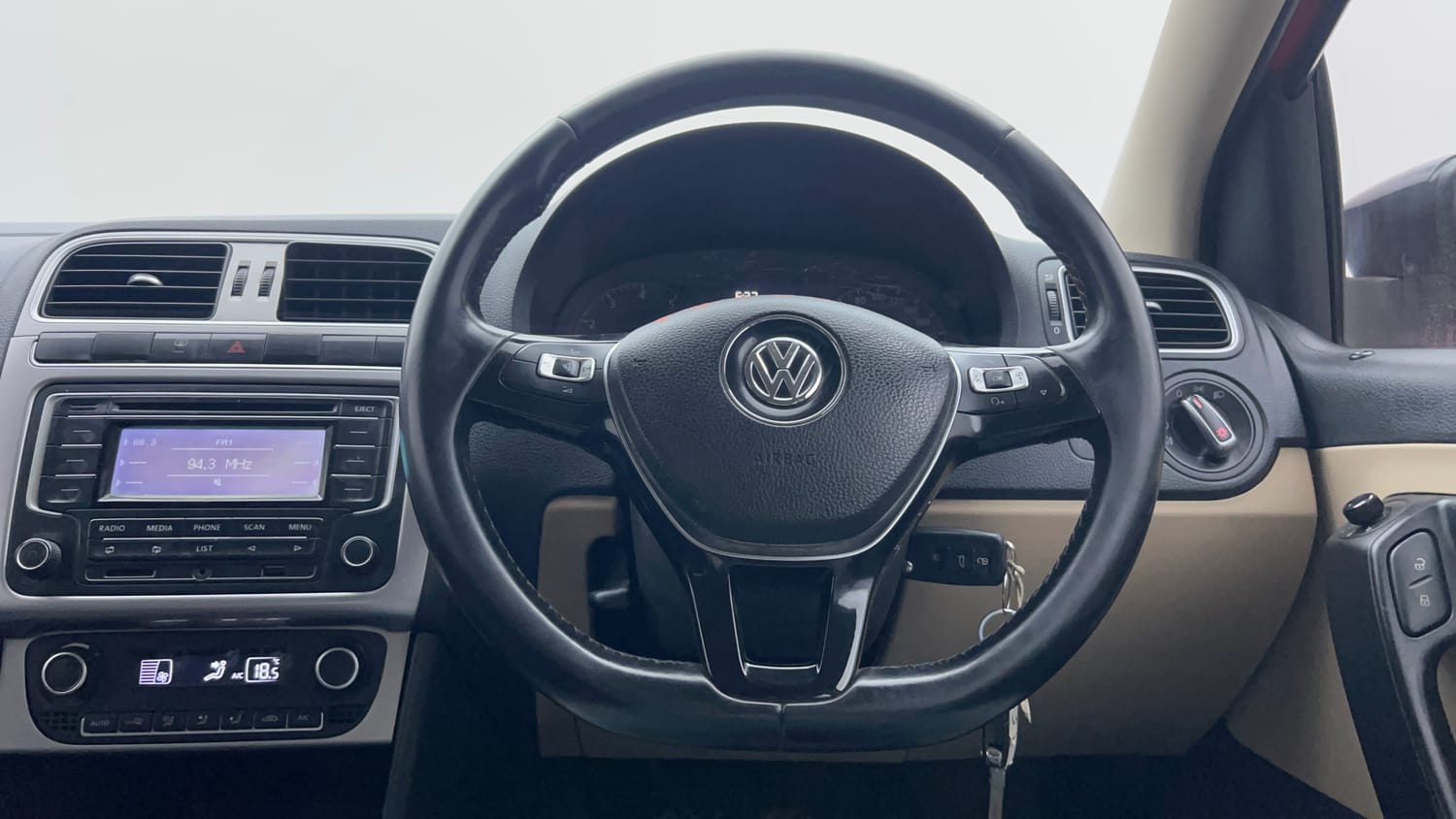 Used 2014 Volkswagen Polo Highline1.2L (P) Petrol Manual interior STEERING VIEW