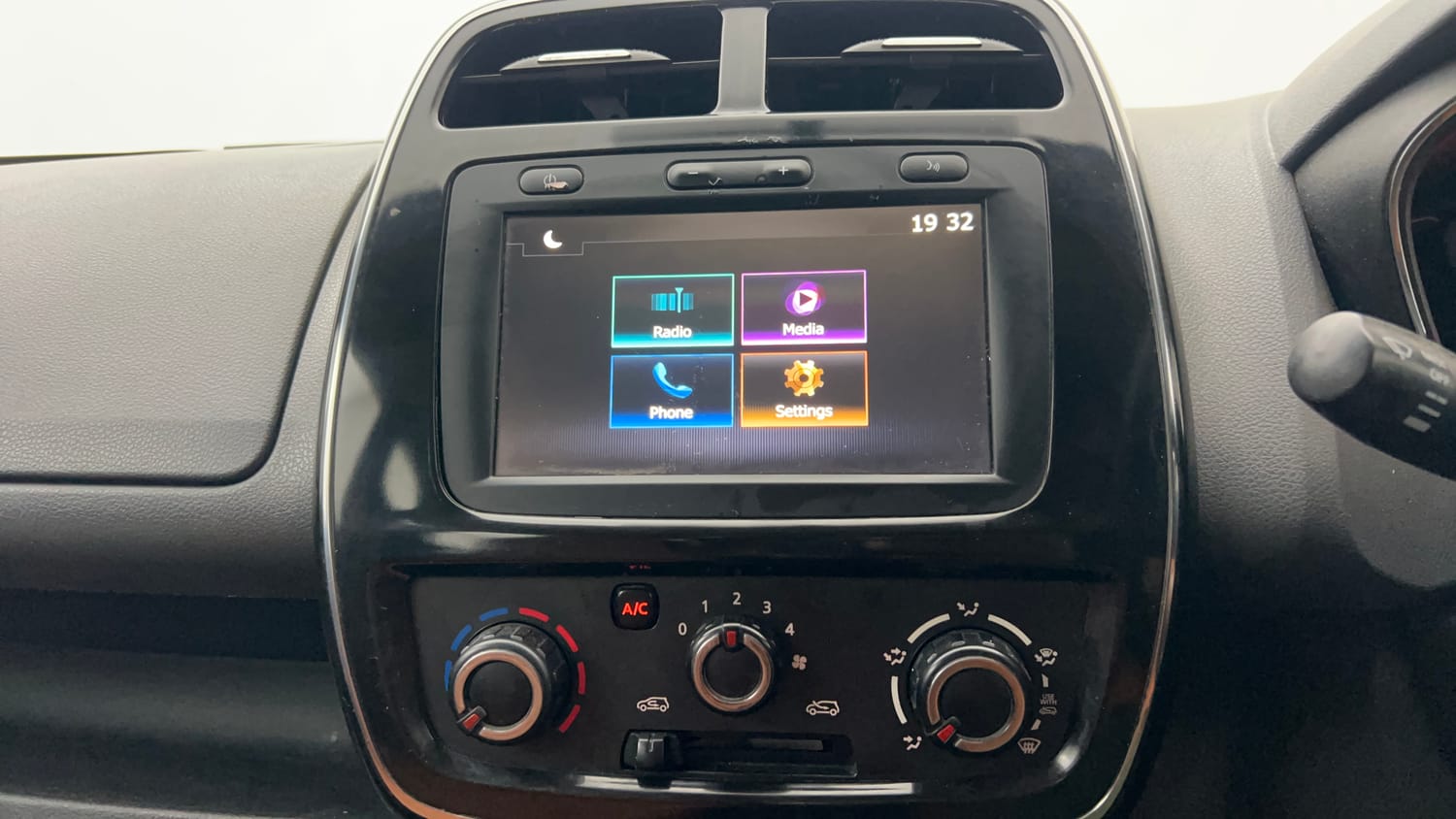 Used 2019 Renault Kwid RXT (O) 1.0 SCE Edition Petrol Manual interior MUSIC SYSTEM & AC CONTROL VIEW