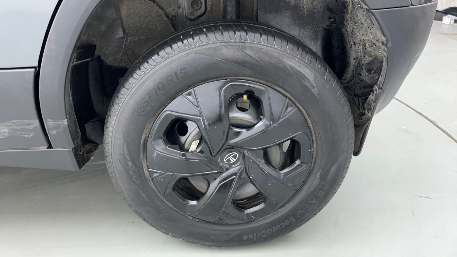 Used 2024 Tata Punch Pure MT Petrol Manual tyres LEFT REAR TYRE RIM VIEW