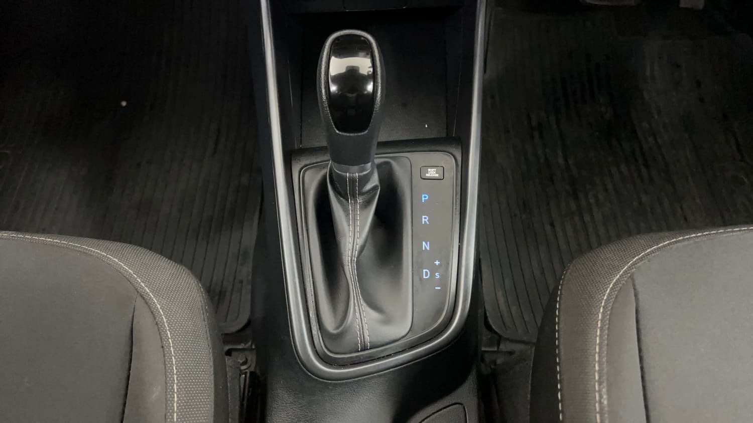 Used 2022 Hyundai i20 Sportz 1.2 IVT Petrol Automatic interior GEAR  KNOB VIEW