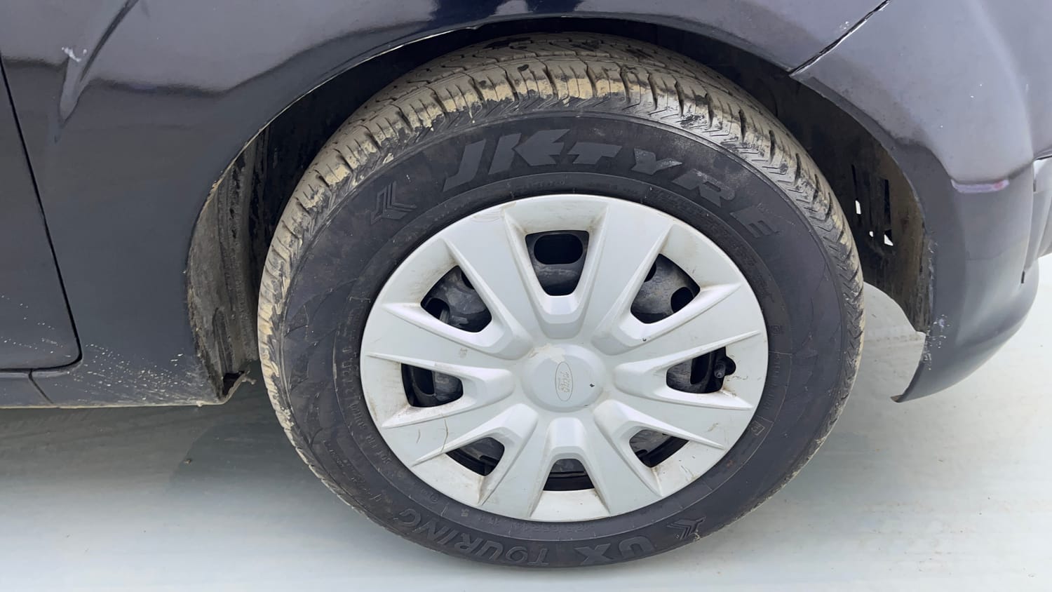 Used 2013 Ford Figo Duratec Petrol ZXI 1.2 Petrol Manual tyres RIGHT FRONT TYRE RIM VIEW