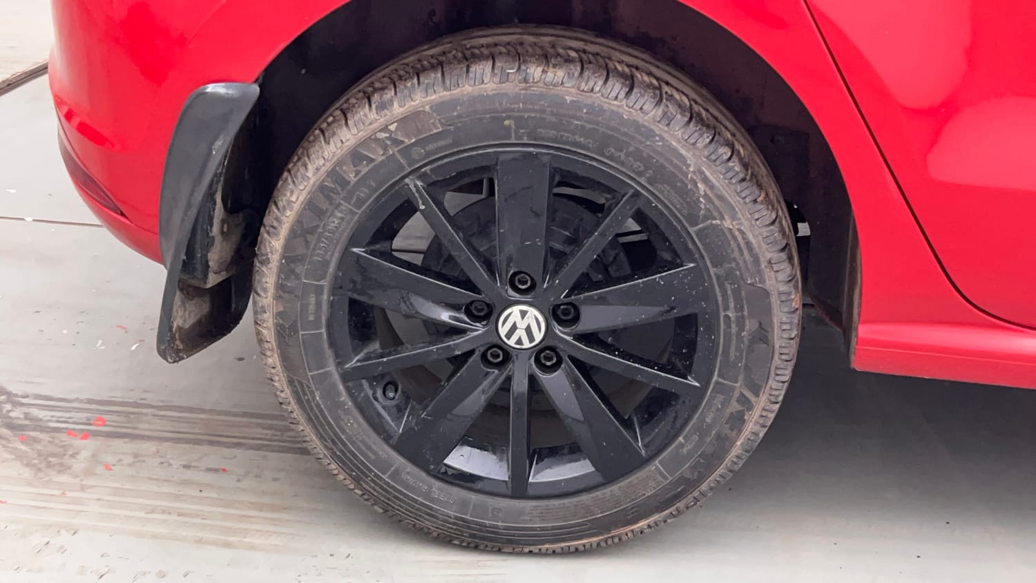 Used 2014 Volkswagen Polo Highline1.2L (P) Petrol Manual tyres RIGHT REAR TYRE RIM VIEW