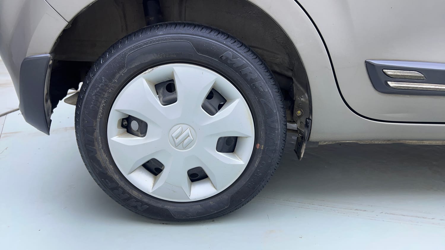 Used 2023 Maruti Suzuki Wagon R VXI 1.0 CNG Cng Manual tyres RIGHT REAR TYRE RIM VIEW