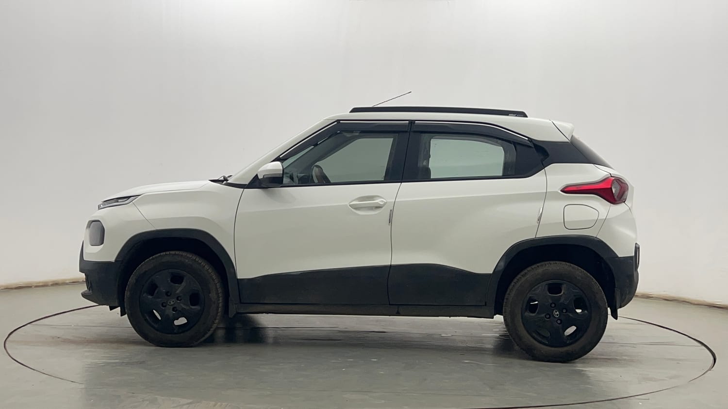 Used 2023 Tata Punch Accomplished MT Petrol Manual exterior LEFT SIDE VIEW