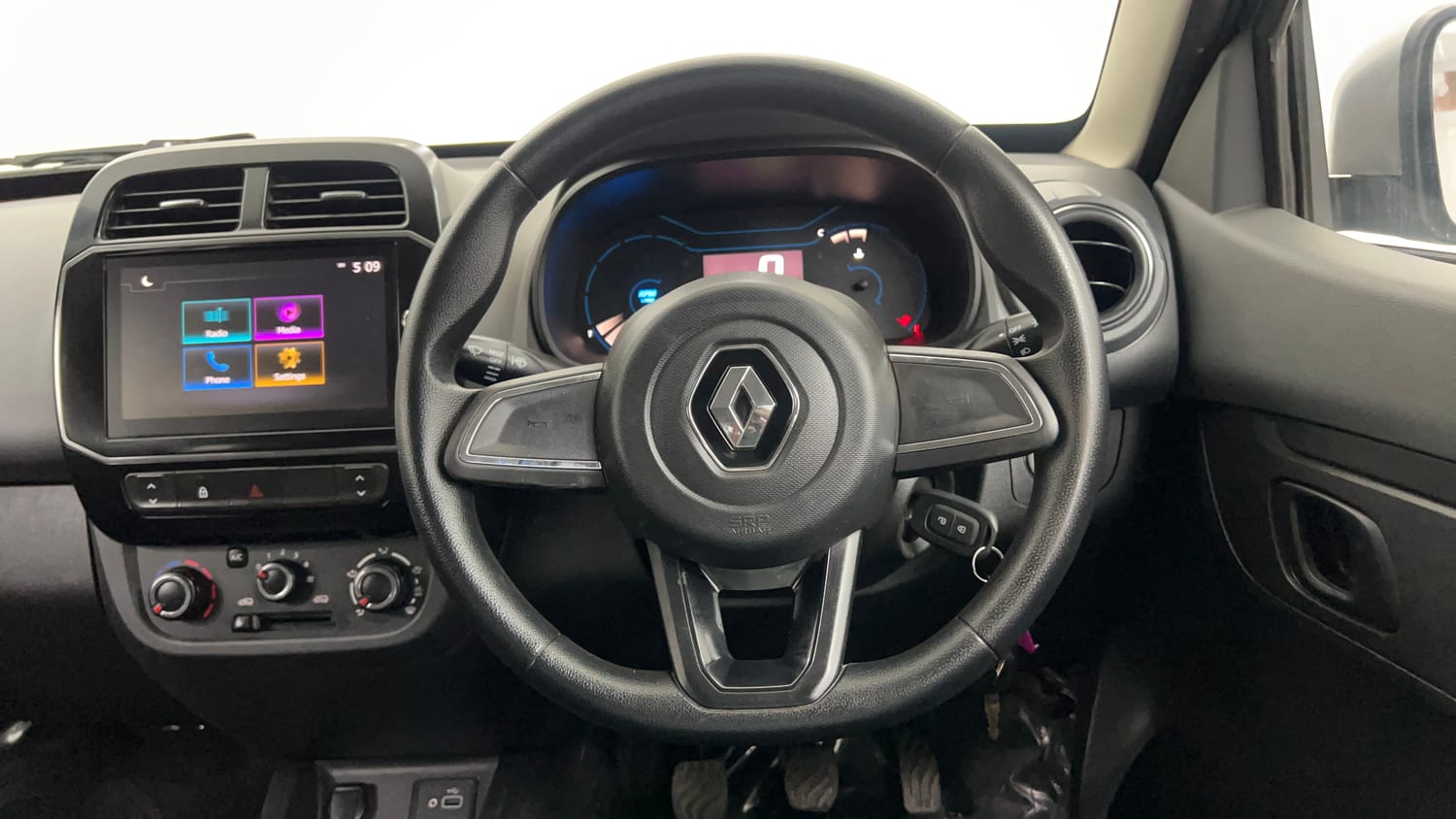 Used 2022 Renault Kwid RXT 1.0 (O) Petrol Manual interior STEERING VIEW
