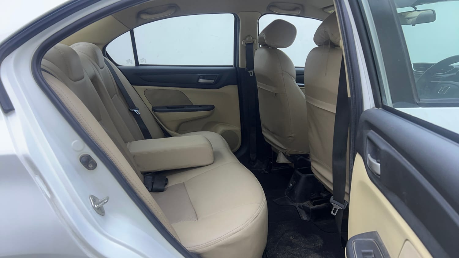 Used 2018 Honda Amaze 1.5 V CVT Diesel Diesel Automatic interior RIGHT SIDE REAR DOOR CABIN VIEW