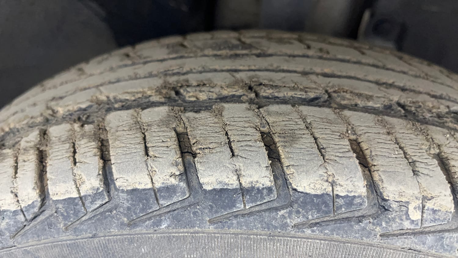 Used 2017 Renault Kwid 1.0 RXT AMT Petrol Automatic tyres RIGHT FRONT TYRE TREAD VIEW