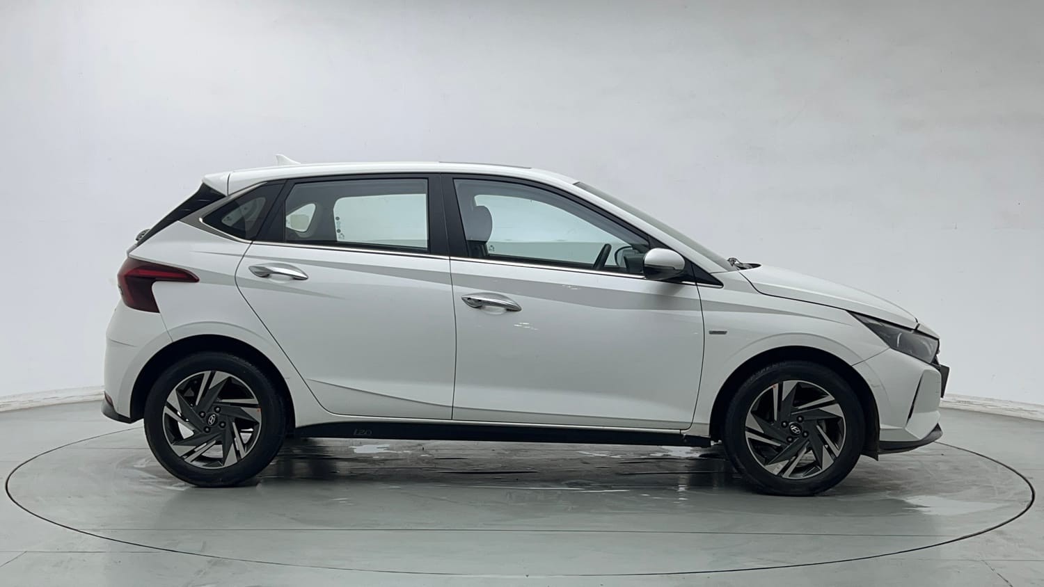 Used 2022 Hyundai i20 Asta (O) 1.2 IVT Petrol Automatic exterior RIGHT SIDE VIEW