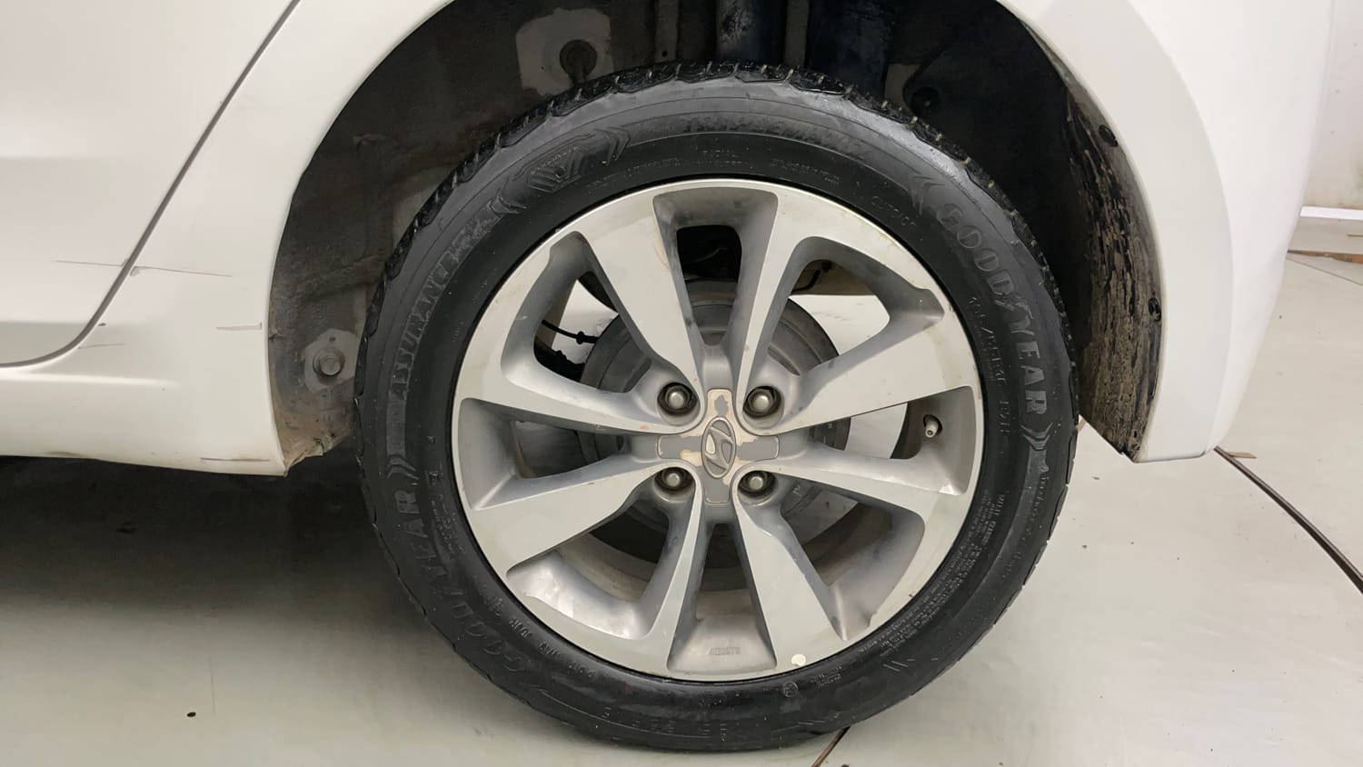 Used 2017 Hyundai Elite i20 Asta 1.2 Dual Tone Petrol Manual tyres LEFT REAR TYRE RIM VIEW