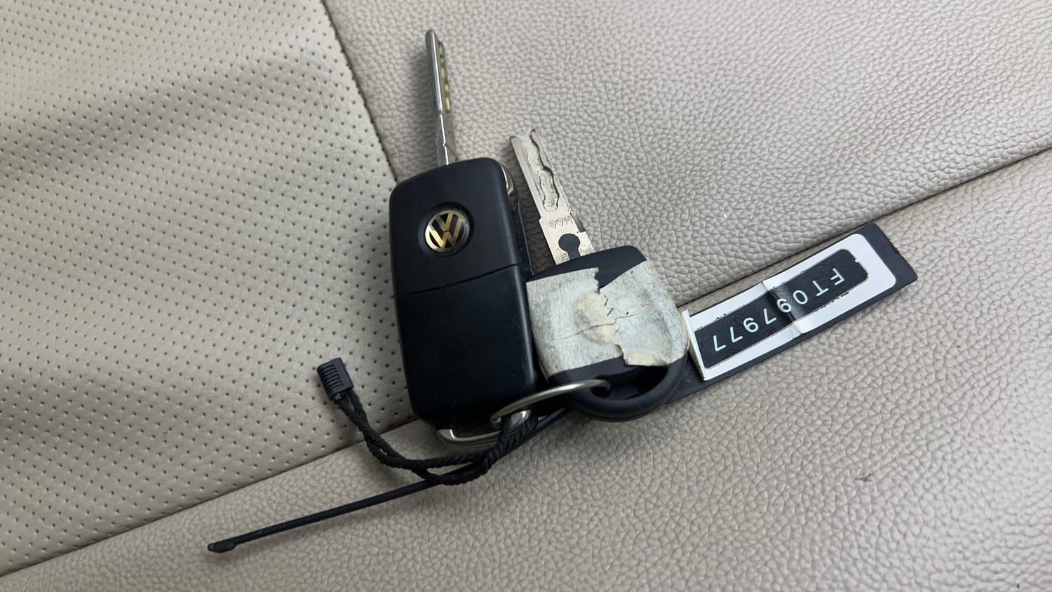 Used 2016 Volkswagen Polo Comfortline 1.2L (P) Petrol Manual extra CAR KEY VIEW